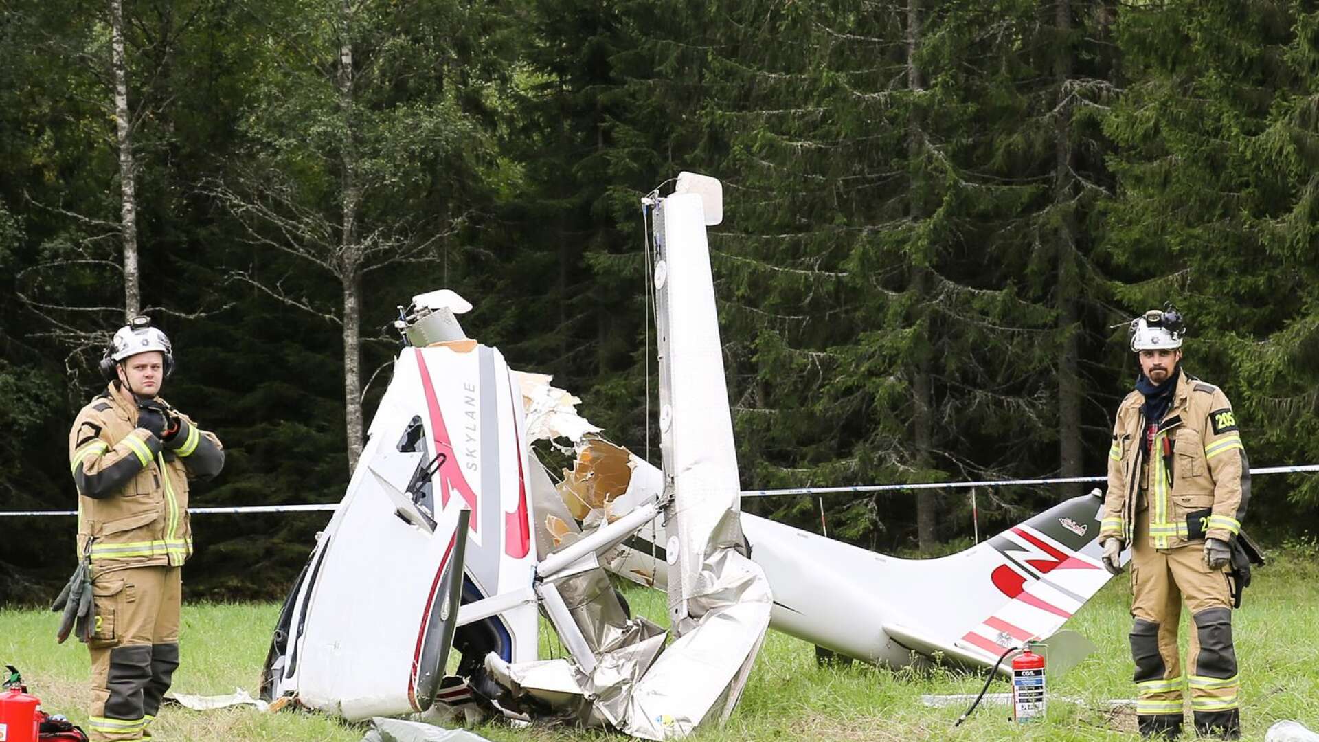 Flygplanet blev svårt demolerat i kraschen.