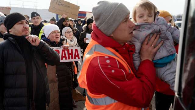 Hundratusentals ukrainare är på flykt efter Rysslands invasion i landet.
