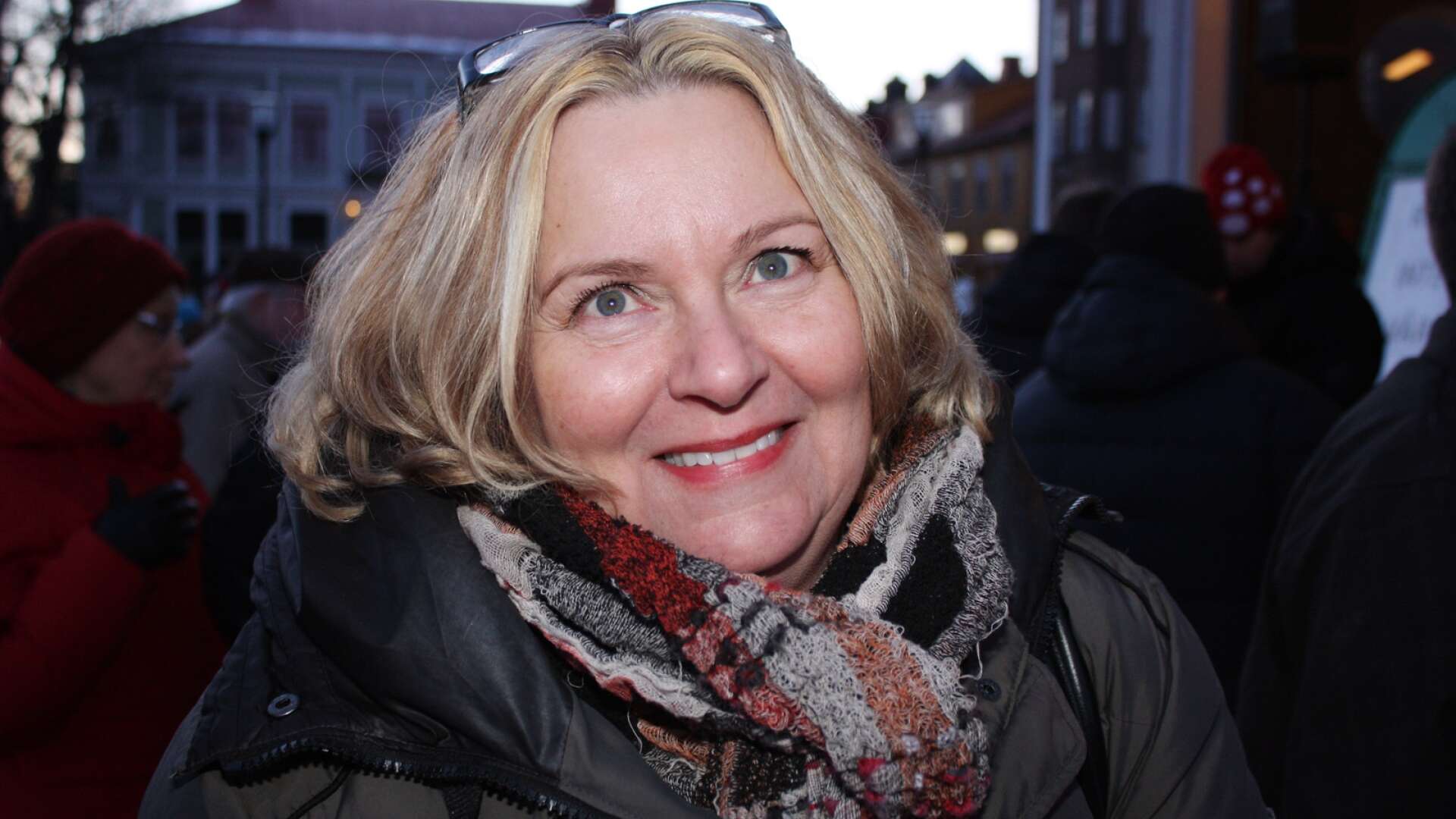Jane Larsson (C), som är ordförande för stöd, vård och omsorgsnämnden ser allvarligt på de personer som blivit dömda och har jobbat inom vård och omsorgen. 