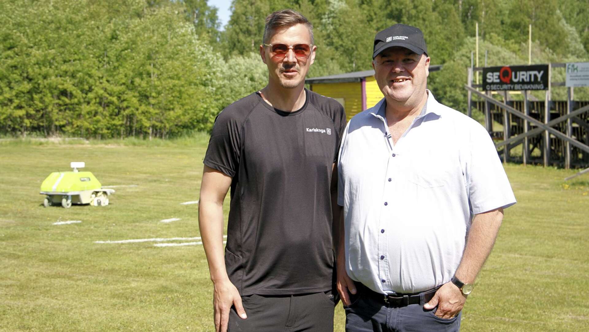 Magnus Sedig Manlin, arbetsledare och idrottsplatsvaktmästare och Sonny Larsson, chef för park- och verkstadsförvaltningen. 