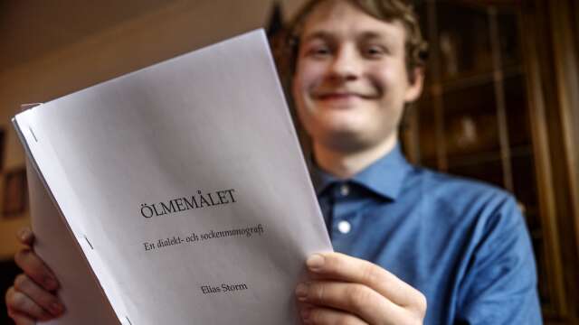 Elias Storm värnar om värmländska dialekter och ska ge ut en bok om Ölmemålet.