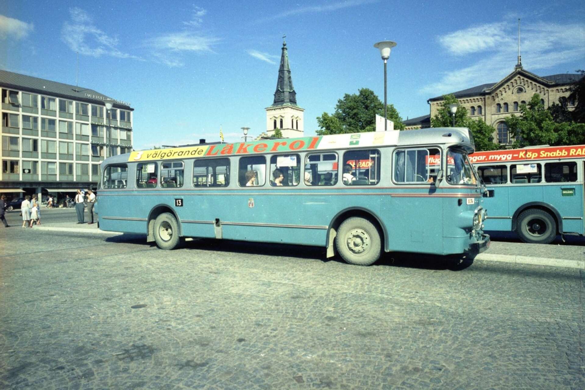 Bussar på torget för högertrafikomläggningen 1967. 