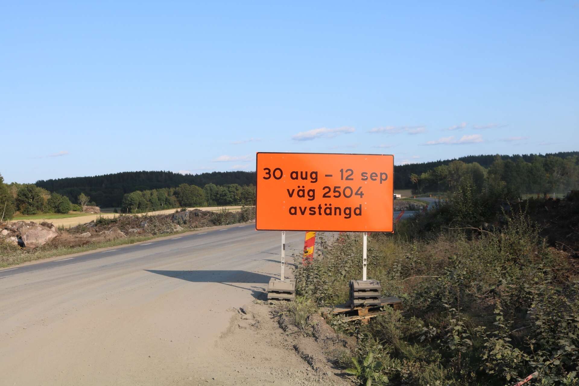 Delar av väg 2504 kommer att stängas av.