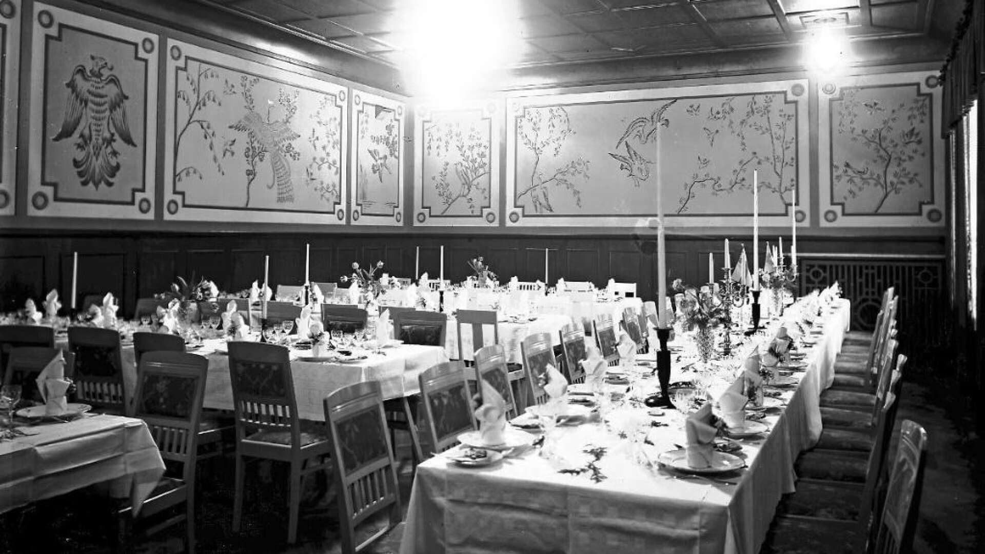 Fenix salong var ofta använd för till exempel bröllop, födelsedagsfirande, minnesstunder efter begravningar och andra sammankomster. När den verksamheten upphörde startades där firman Johansson &amp; Thyberg, som med tiden blev Arnes Partilager.