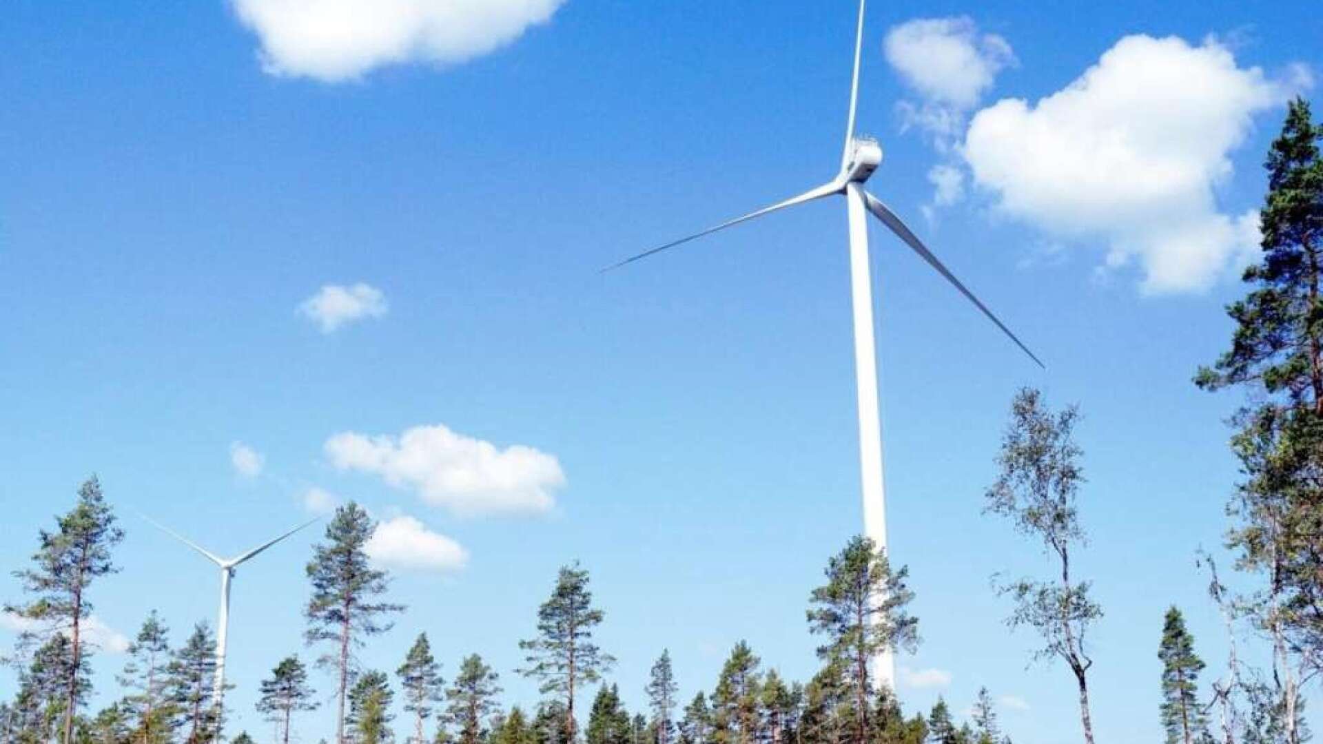 I slutet av januari har företaget Landinfra Energy AB bjudit in de två kommunerna Arvika och Eda, samt länsstyrelsen, till ett samrådsmöte kring planerna på två nya vindkraftparker. 