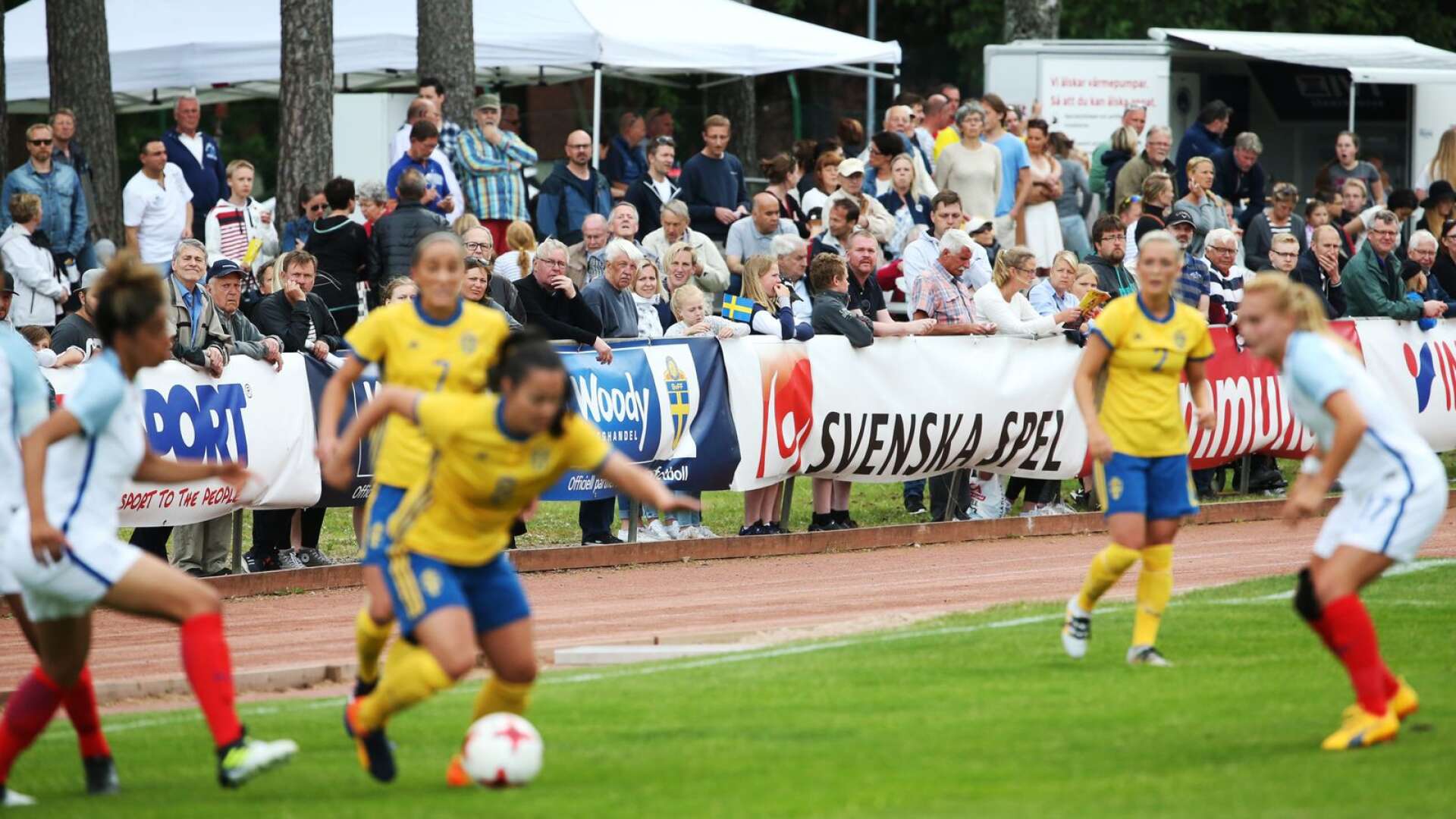 När Sveriges U23-damer mötte England för två år sedan sattes publikrekord på Sporthälla i Säffle (2185).