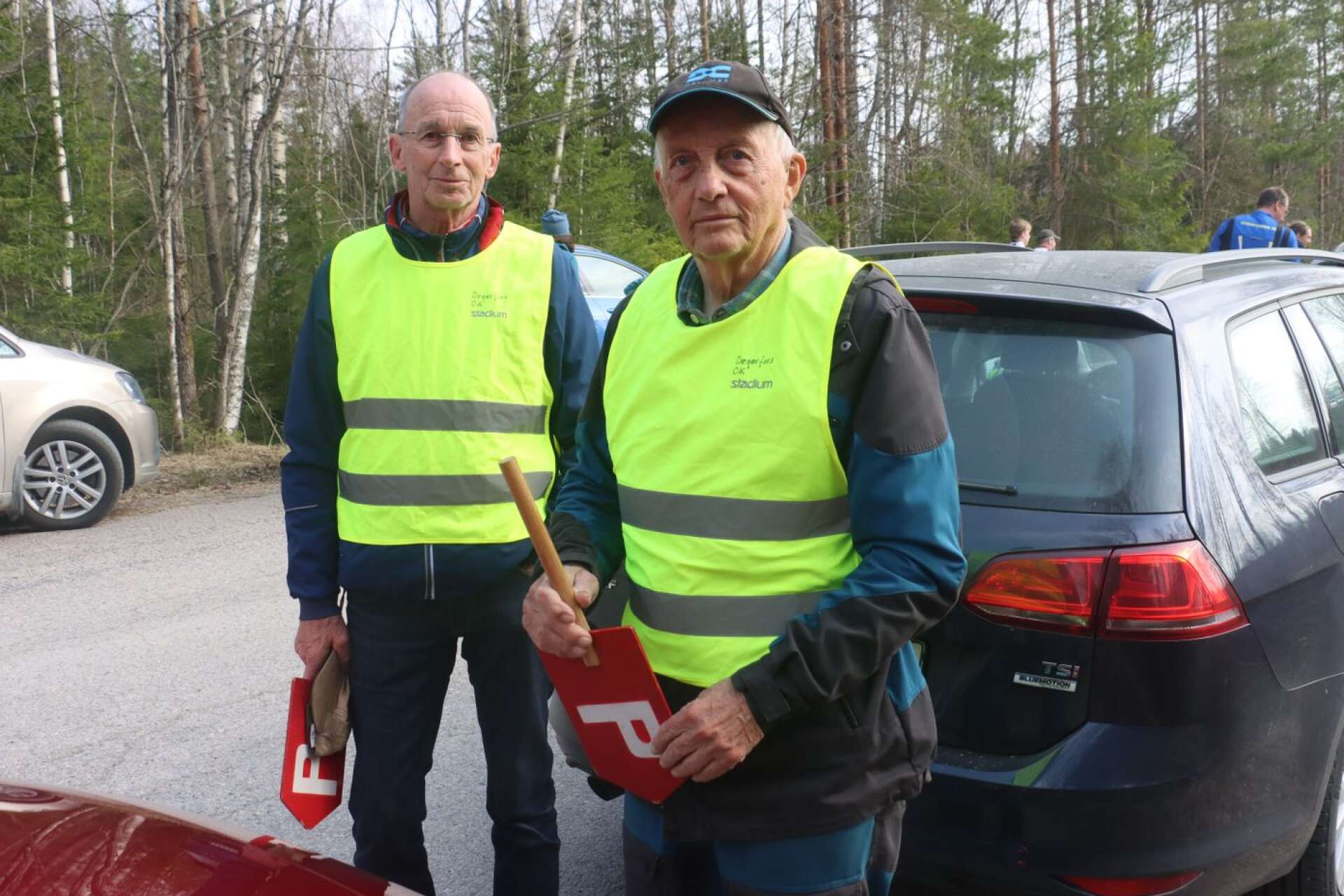 Tore Martinsson och Bengt Farebo var med och såg till så parkeringen fungerade så smidigt som möjligt.
