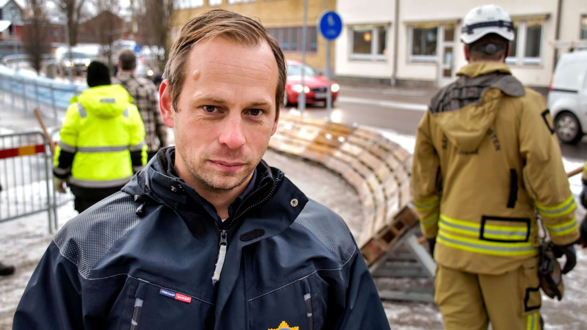 Räddningschefen Mattias Larsson besökte kommunfullmäktige för att berätta om det nya samverkansavtalet.