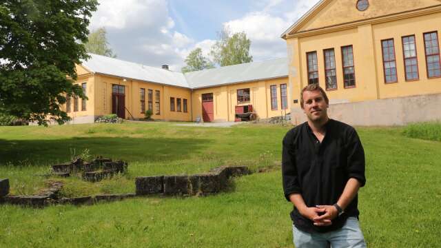 Daniel Olsson, som är besöksmålsutvecklare på Värmlands museum, hoppas på att många turister ska komma till Långbans gruv- och kulturby under sommaren.
