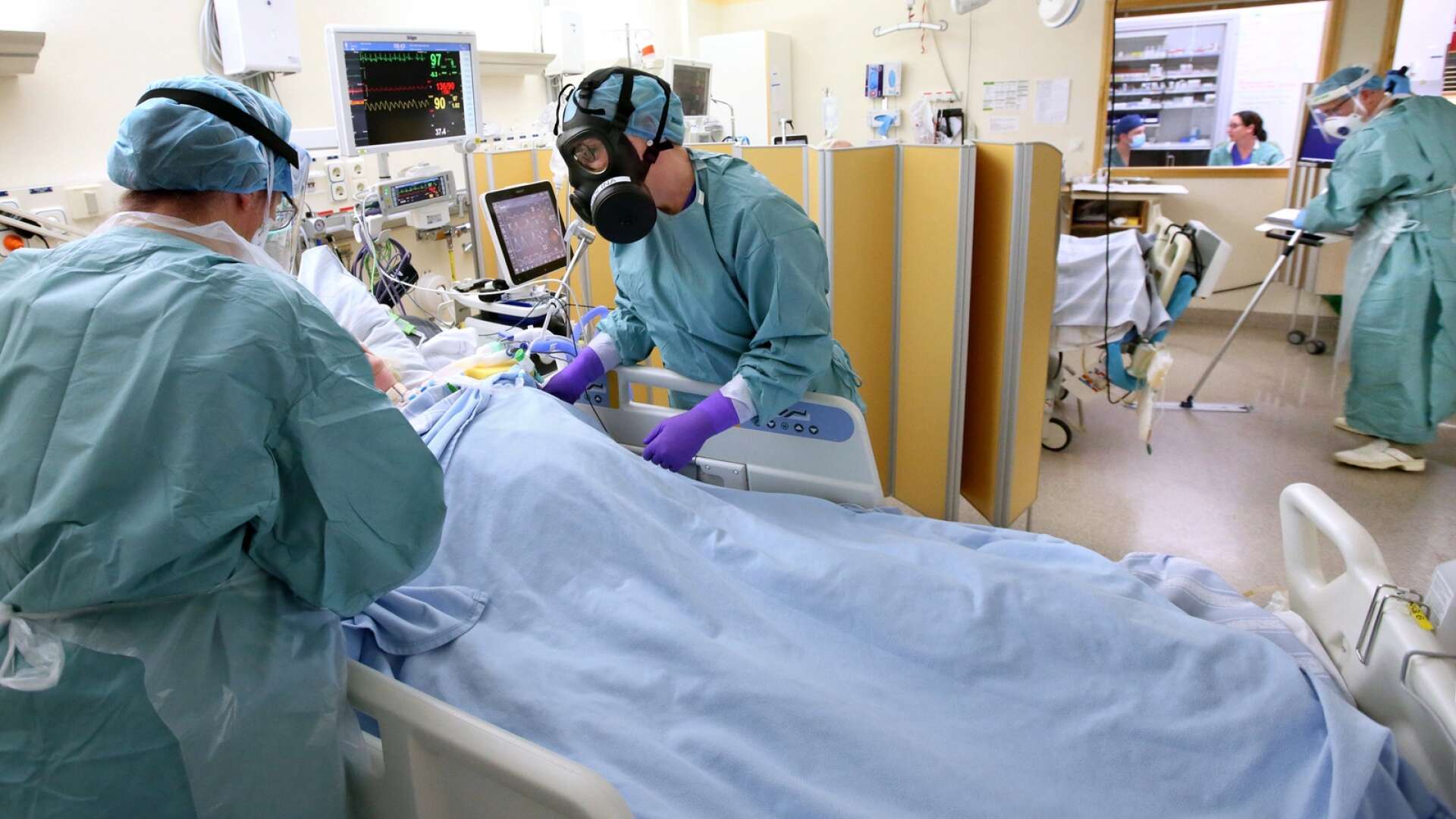 Två personer intensivvårdas för covid-19 på Skaraborgs sjukhus under onsdagen.