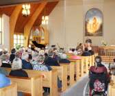 Högtid och avslutande sammankomst i Kungsbergskyrkan när Åmåls missionsförsamling och Baptistkyrkan markerade sin förening till Equmeniakyrkan i Åmål.
