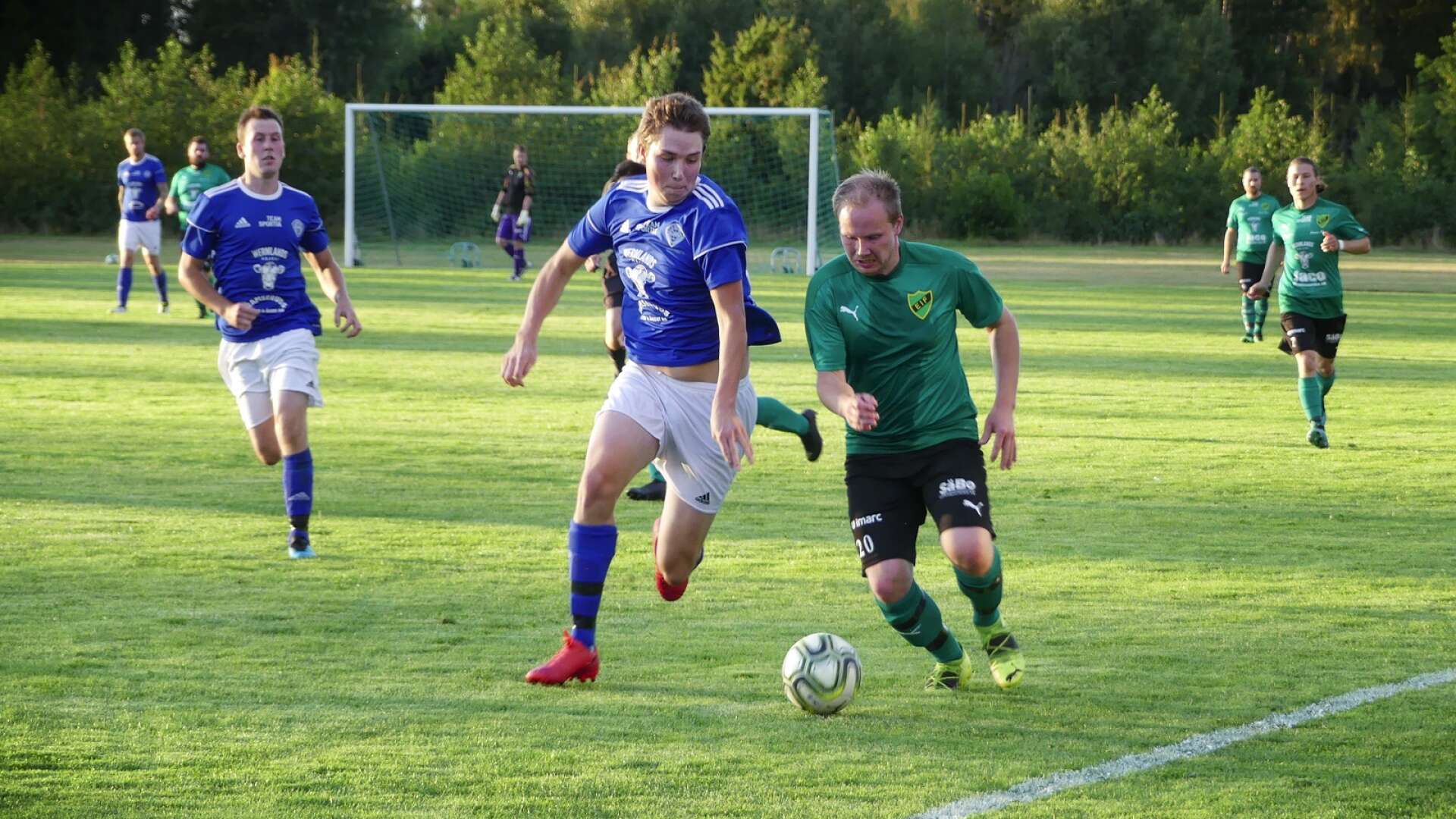 Ett fredagsderby på Rudsvallen spelades i division 6 - Eskilsäter mot Gillberga. Hemmalaget var de som slutligen stod segrande i kampen efter 2-1.