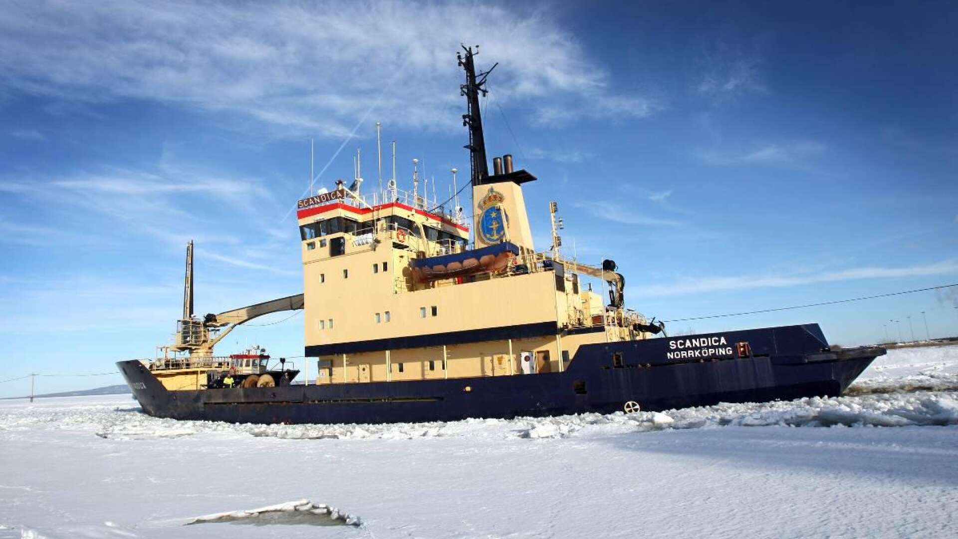 Sjöfartsverkets arbetsfartyg Scandica tar emot besökare i Trollhättan på onsdag.