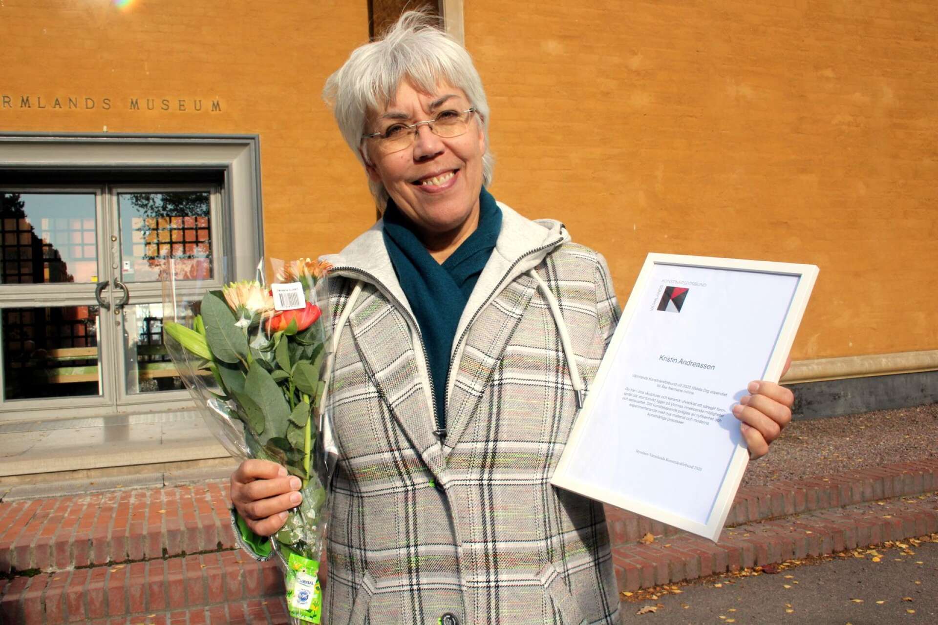 Kristin Andreassen prisas av Värmlands konstnärsförbund med årets stipendium till Åke Nermans minne.