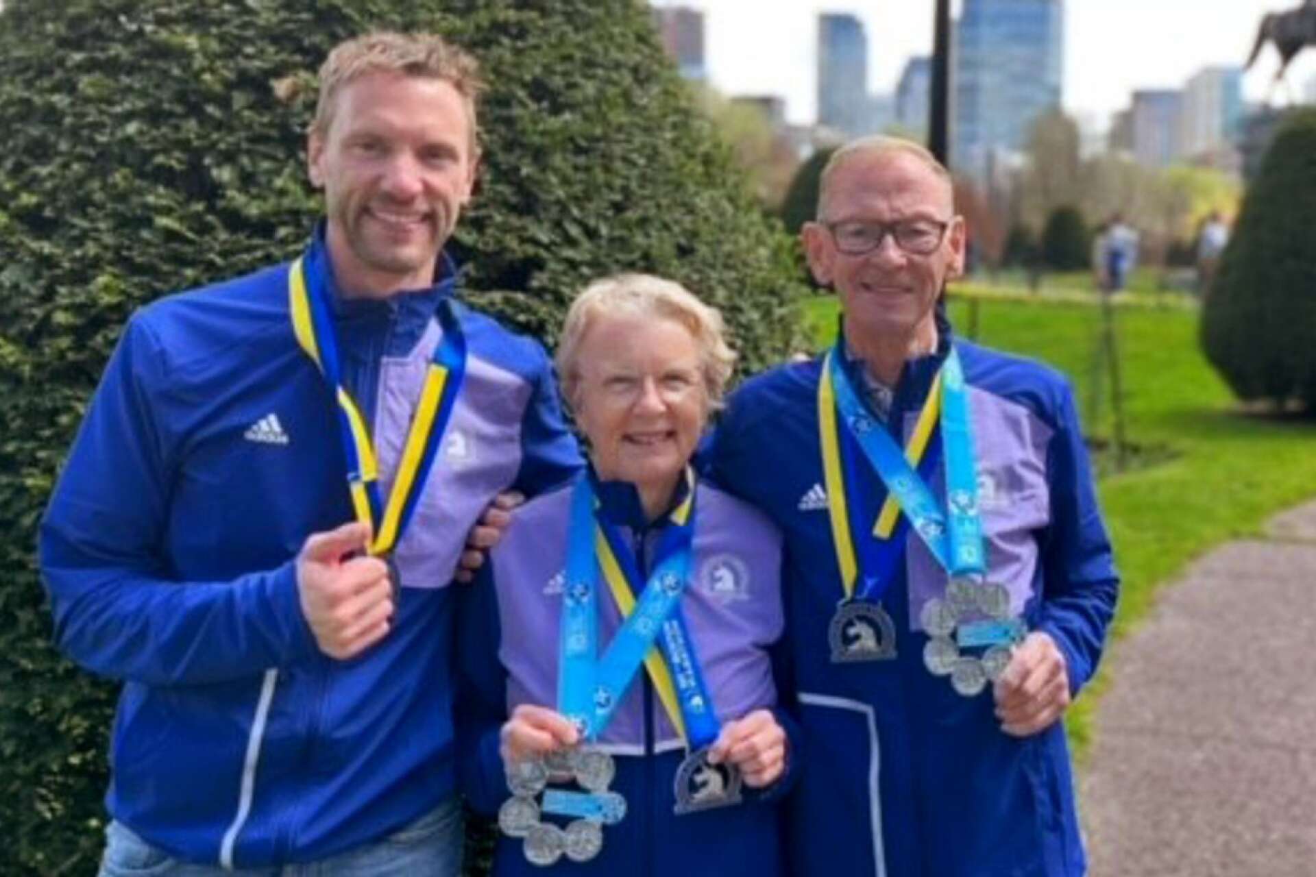 Boston var Erik Westerlinds andra maratonlopp. Föräldrarna Lennart Westerlind och Kristina Skar Westerlind är mer rutinerade, om det skvallrar inte minst medaljskörden.
