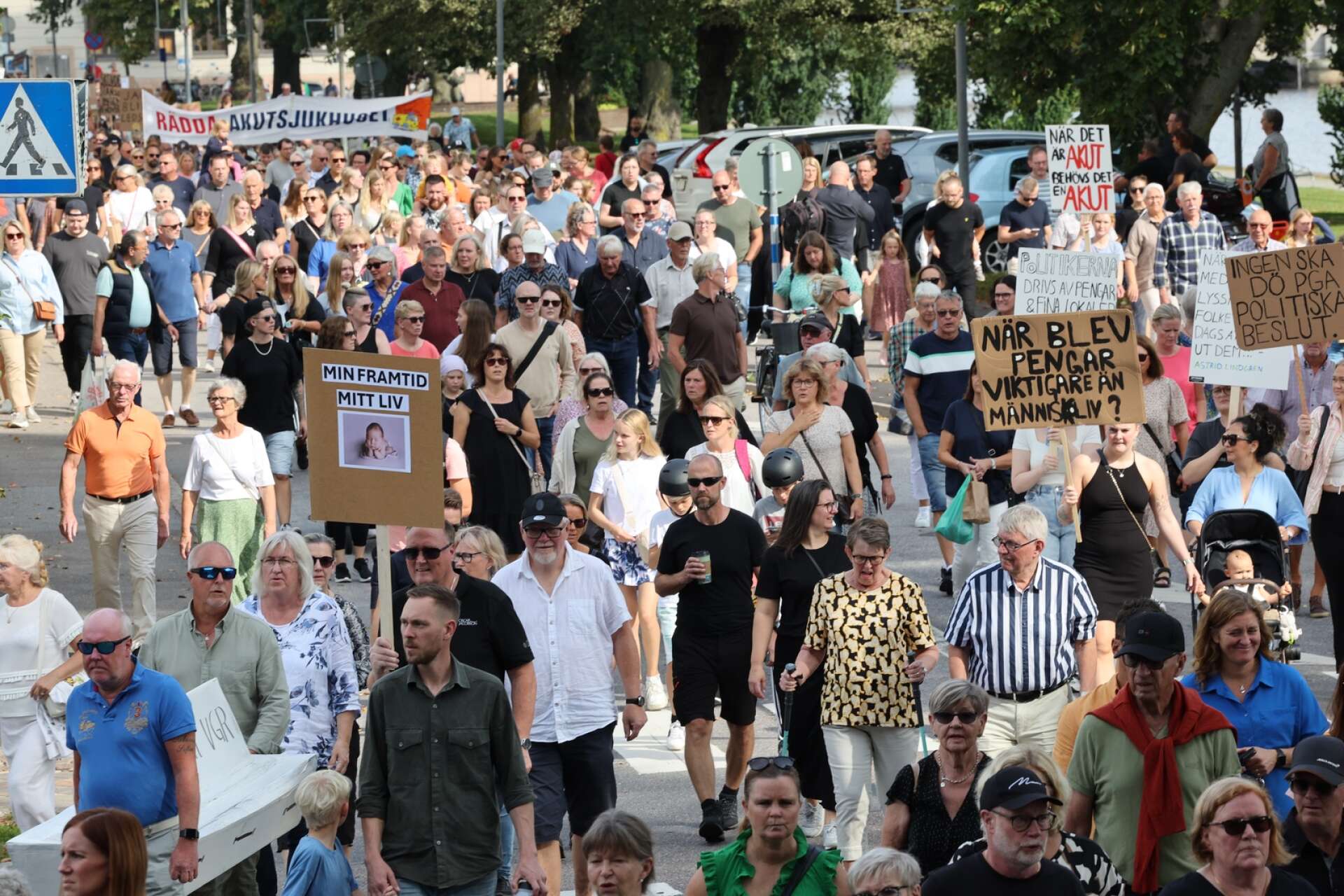 Manifestation för sjukhuset i Lidköping