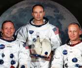 Besättningen på Apollo 11: Befälhavaren Neil Armstrong, kommandomodulens pilot Michael Collins och månlandarpiloten Edwin “Buzz” Aldrin.