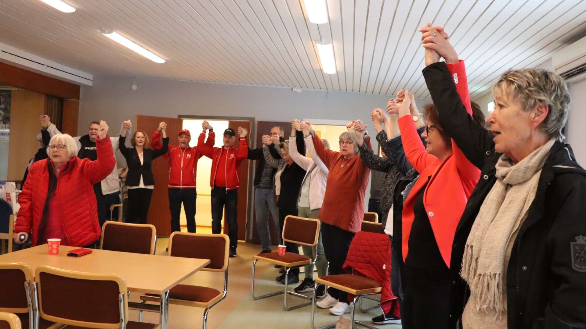 Kampsången Internationalen sjöngs i Folkets hus i Otterbäcken på första maj. 