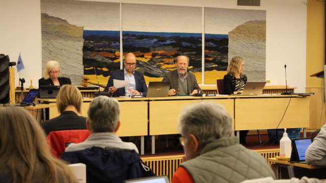 Mariestads politiker får vänta en månad med att debattera. På grund av få ärenden har det beslutats att ställa in fullmäktiges sammanträde i februari.