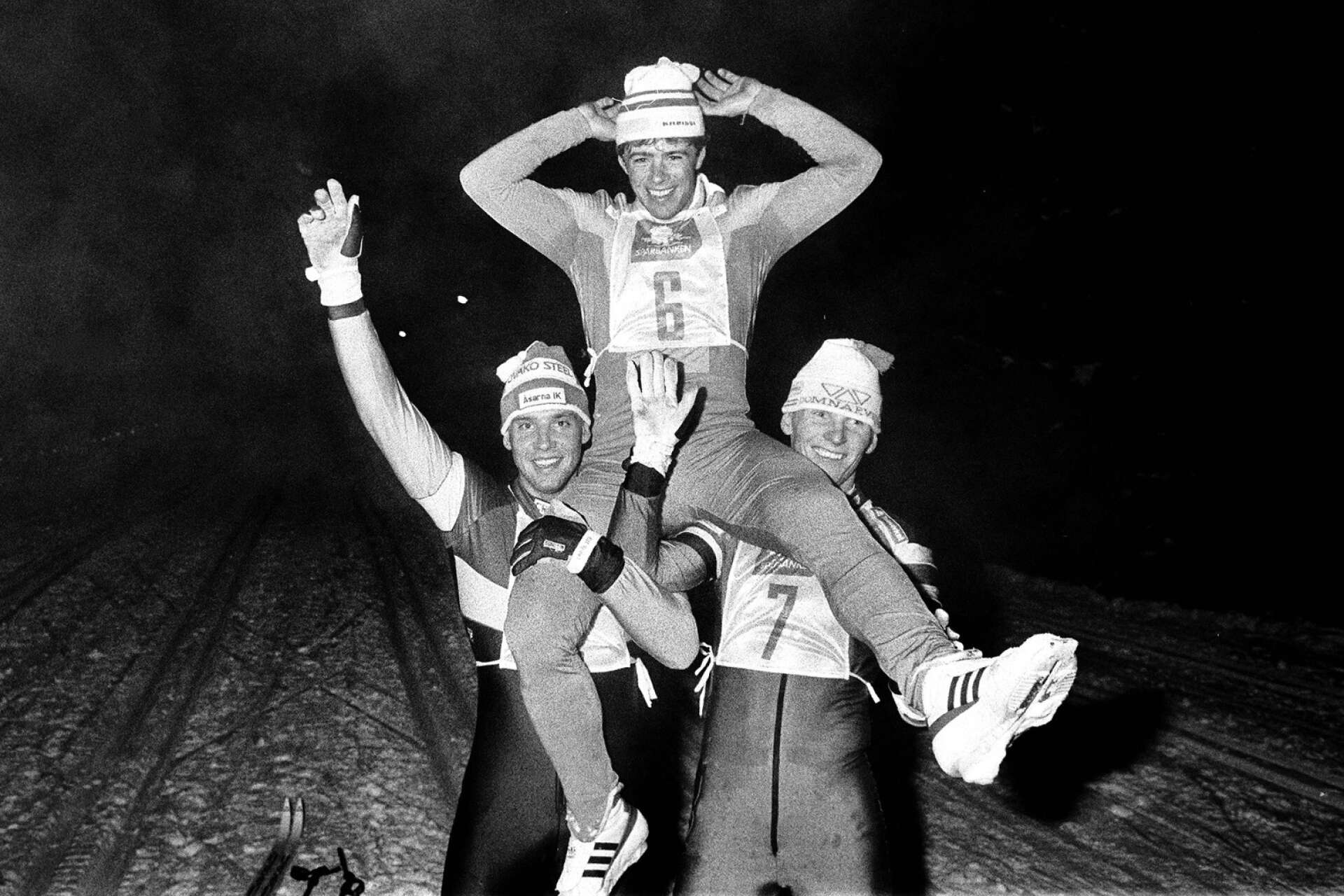 Erik Östlund vann Elitrennet 1986 och 1987. Andra gången hissades han av Torgny Mogren och Thomas Eriksson, Oslovärldsmästaren 1980 som vann loppet i Älgå 1984.