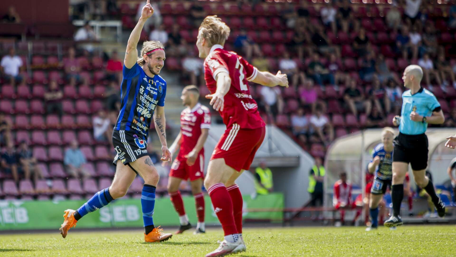 David Johannesson spelade återigen från start och gjorde två mål i segern hemma mot Piteå där Karlstad äntligen fick lira inför publik på Tingvalla IP.