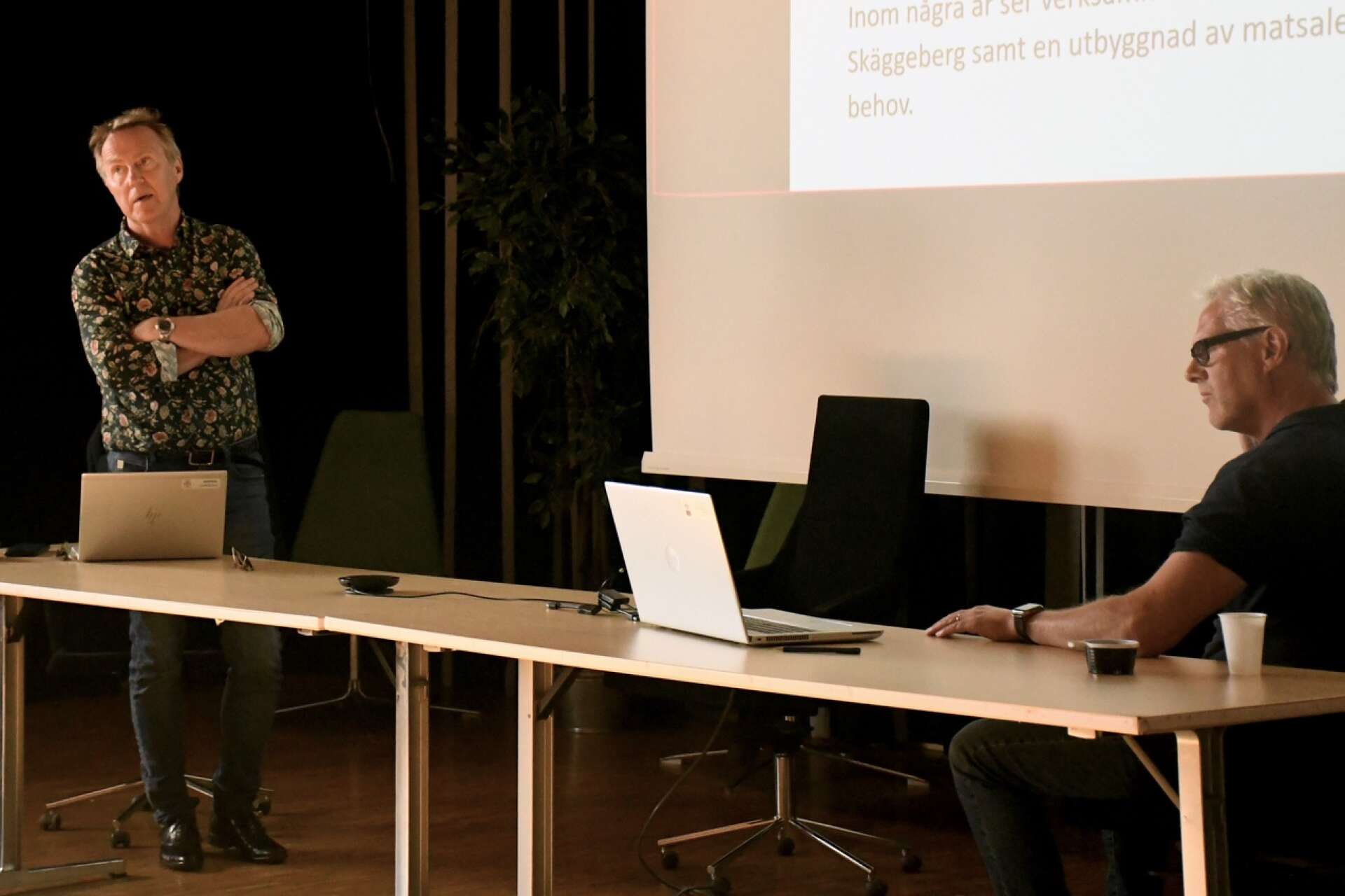 Per Branzén (vänster) och Henrik Rundqvist, fick svara på många frågor.