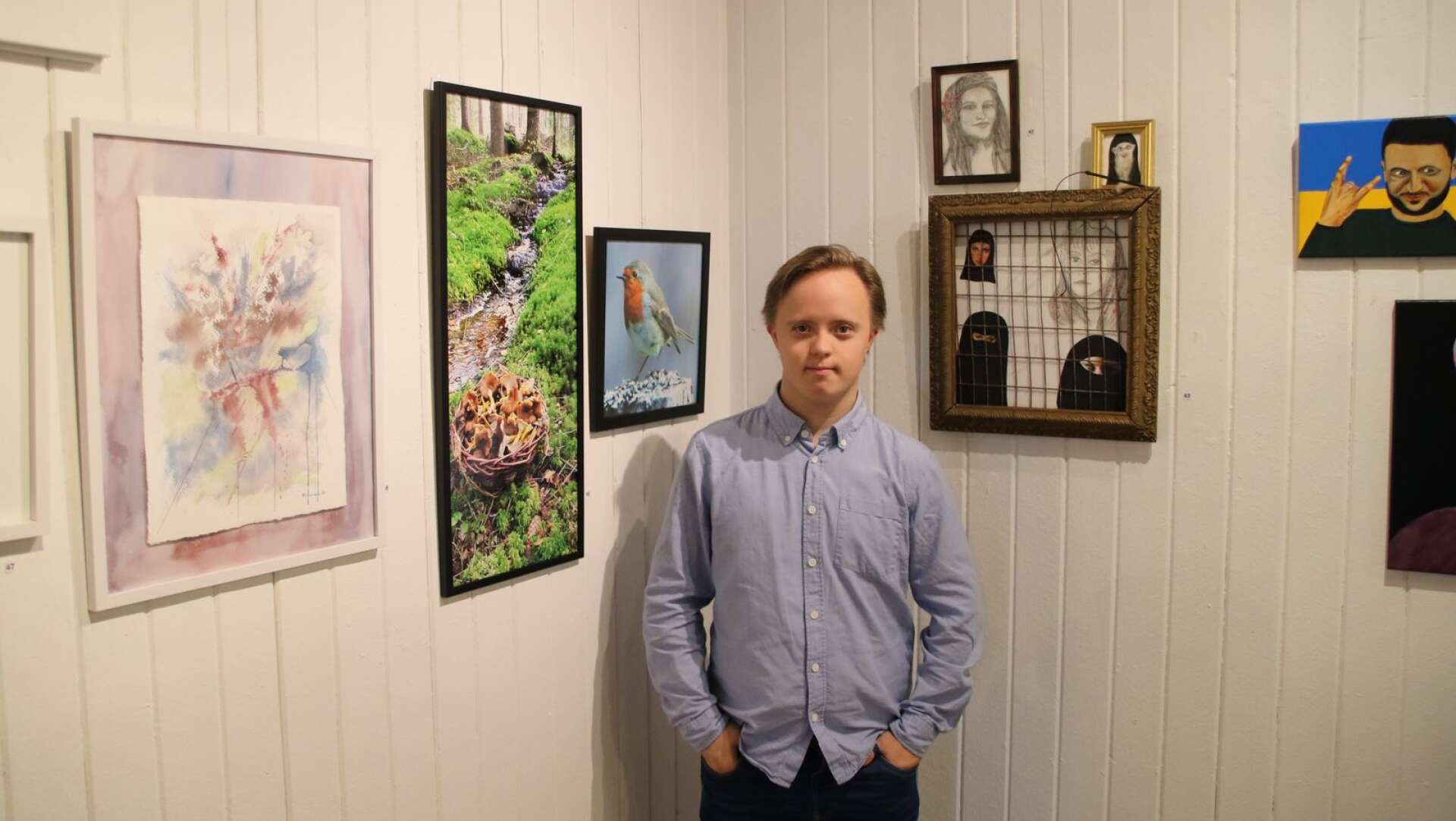 Christoffer Larsson, en av konstnärerna, tyckte att det var riktigt kul med vernissage. Han lyckades även sälja en av hans fototavlor. 