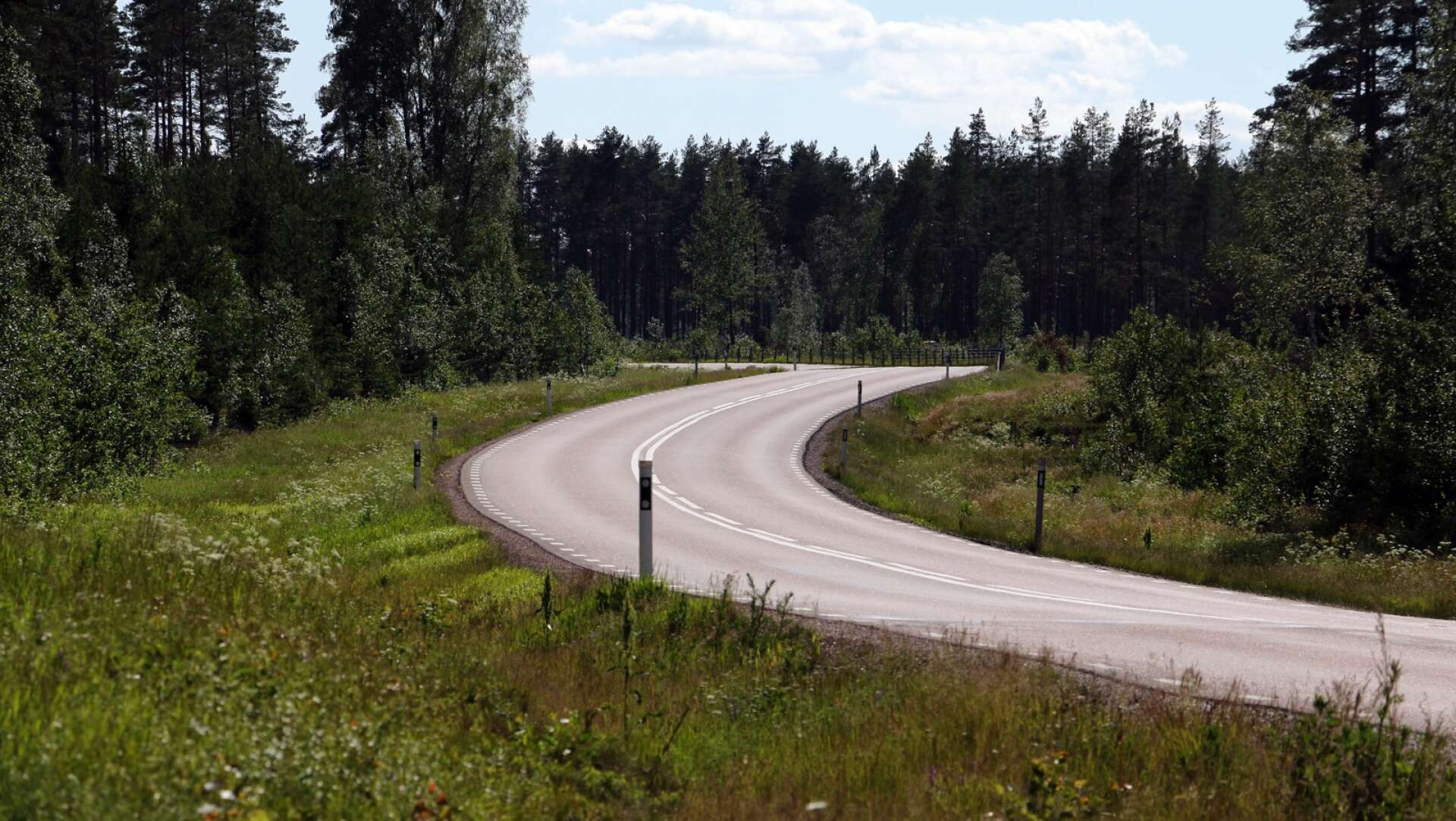 Riksväg 63 söder om Brattfors mot Karlstad. 