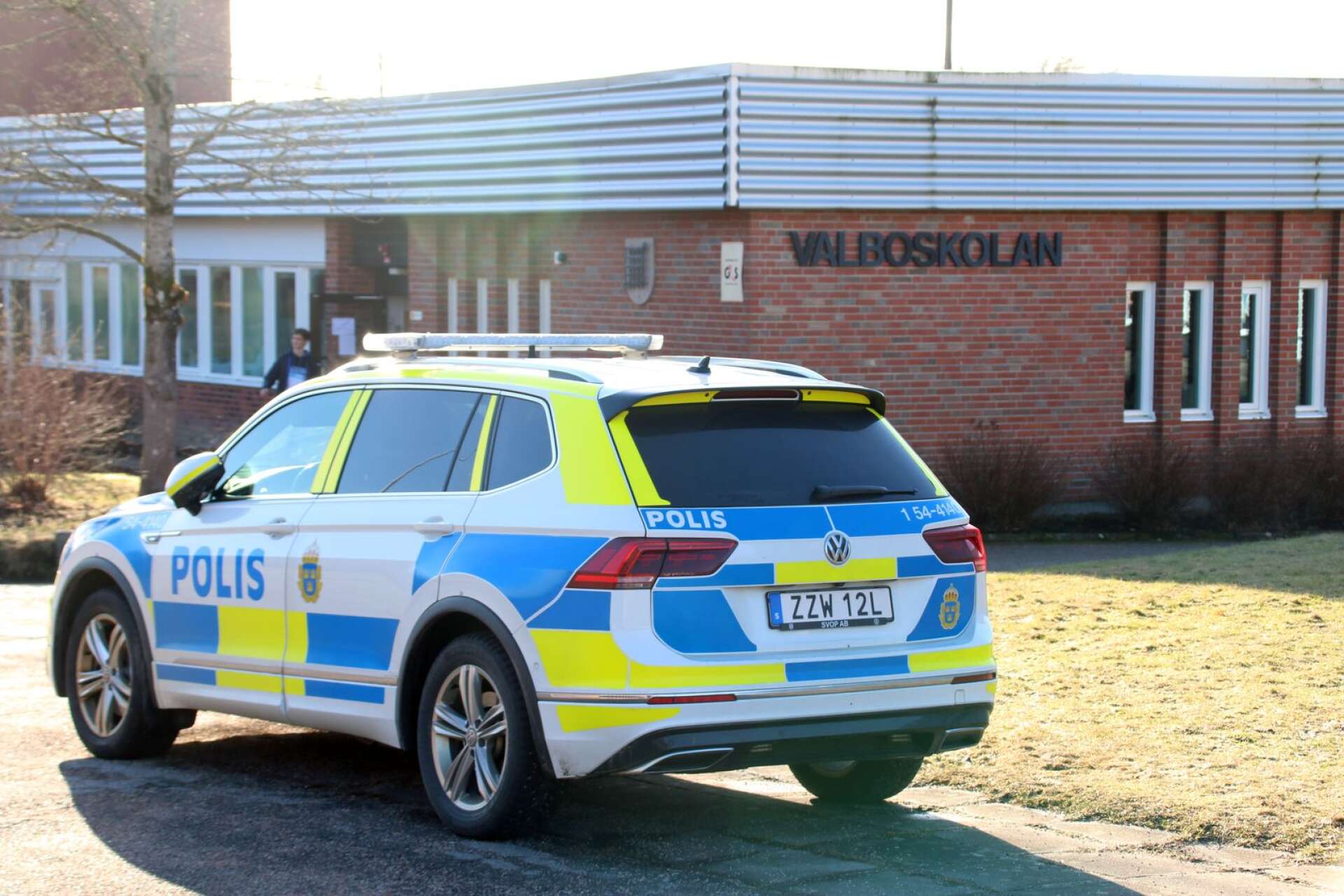 Ett bråk ska ha inträffat på en skola i Färgelanda. Polis är på plats. 