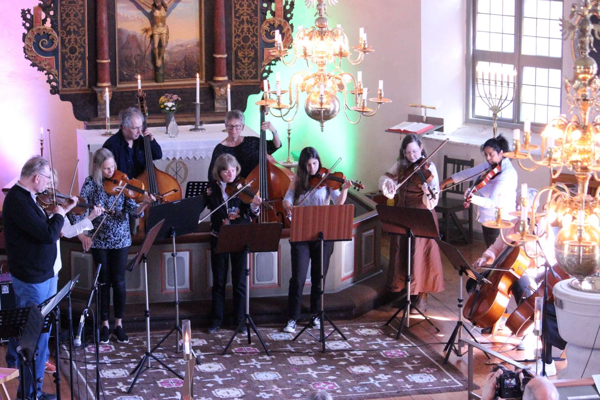 Säffle Kulturskolas Kammarorkester bjöd på musik.