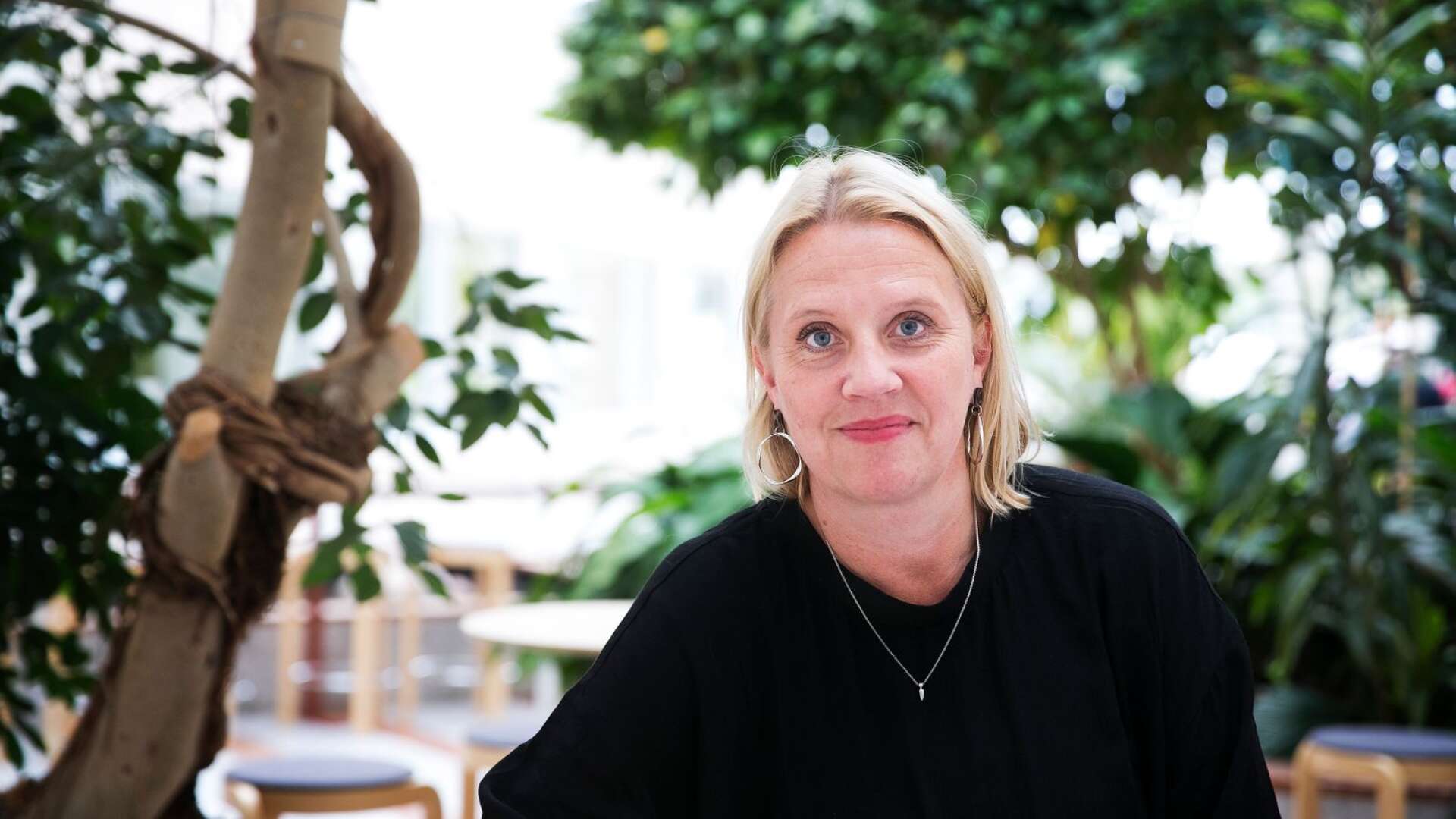 De nya bostäderna vid Kanikenäset i Karlstad kan bli först i stan med förarlösa bussar, berättar Region Värmlands trafikdirektör Jessika Lundgren.