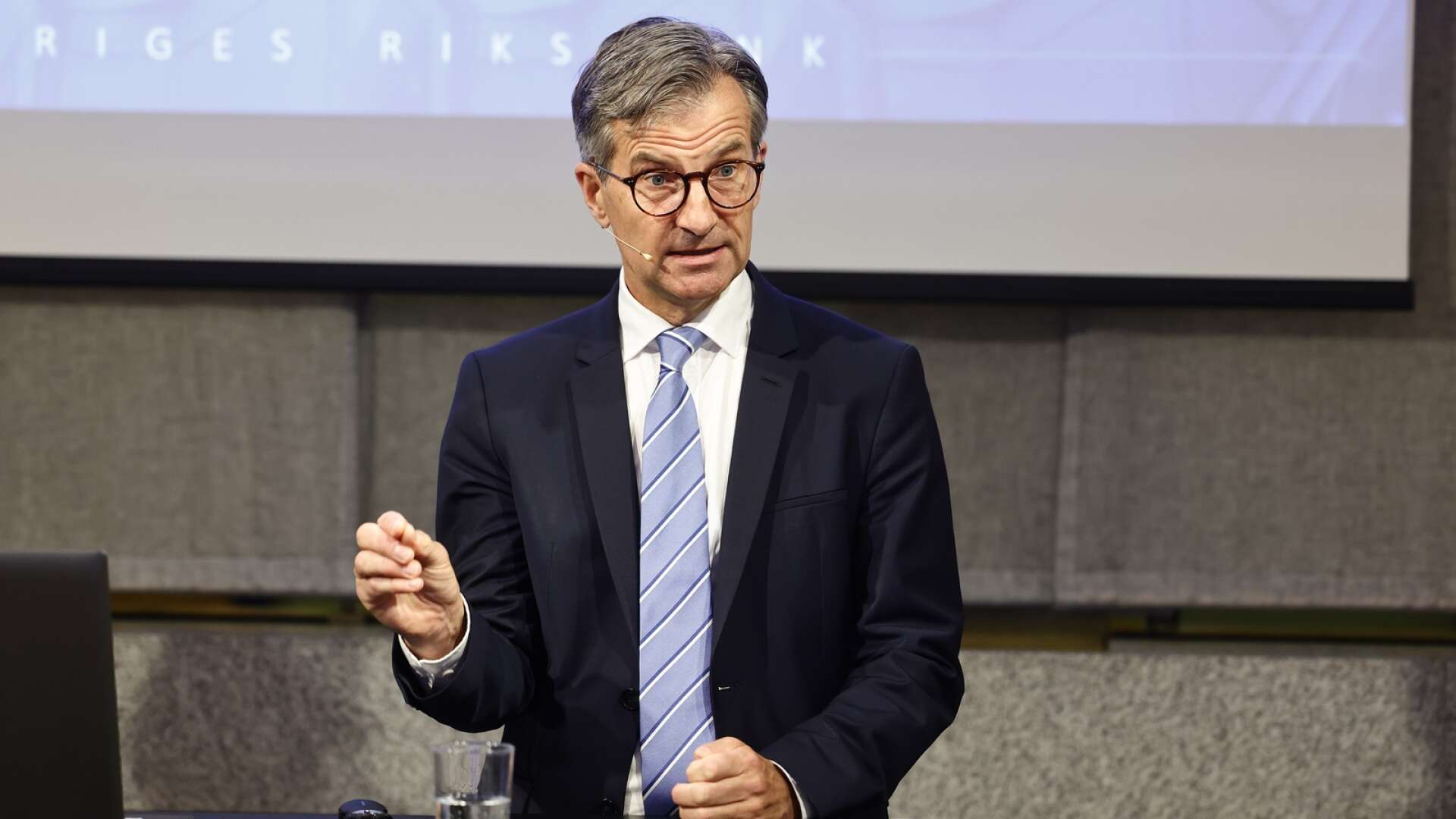 Riksbankschefen Erik Thedéen meddelar beslutet att höja styrräntan med 0,25 procentenheter till 3,75 procent.