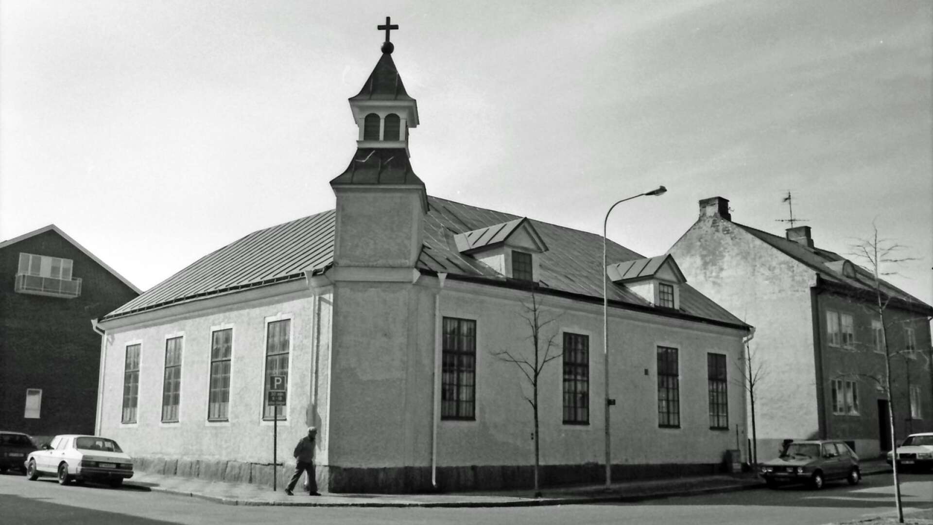 I 86 år – mellan 1908 och 1994 – låg Betlehemskyrkan i hörnet av Kaptensgatan och Hamngatan. Huset till höger revs också 1994 för att ge plats åt det planerade äldreboendet.