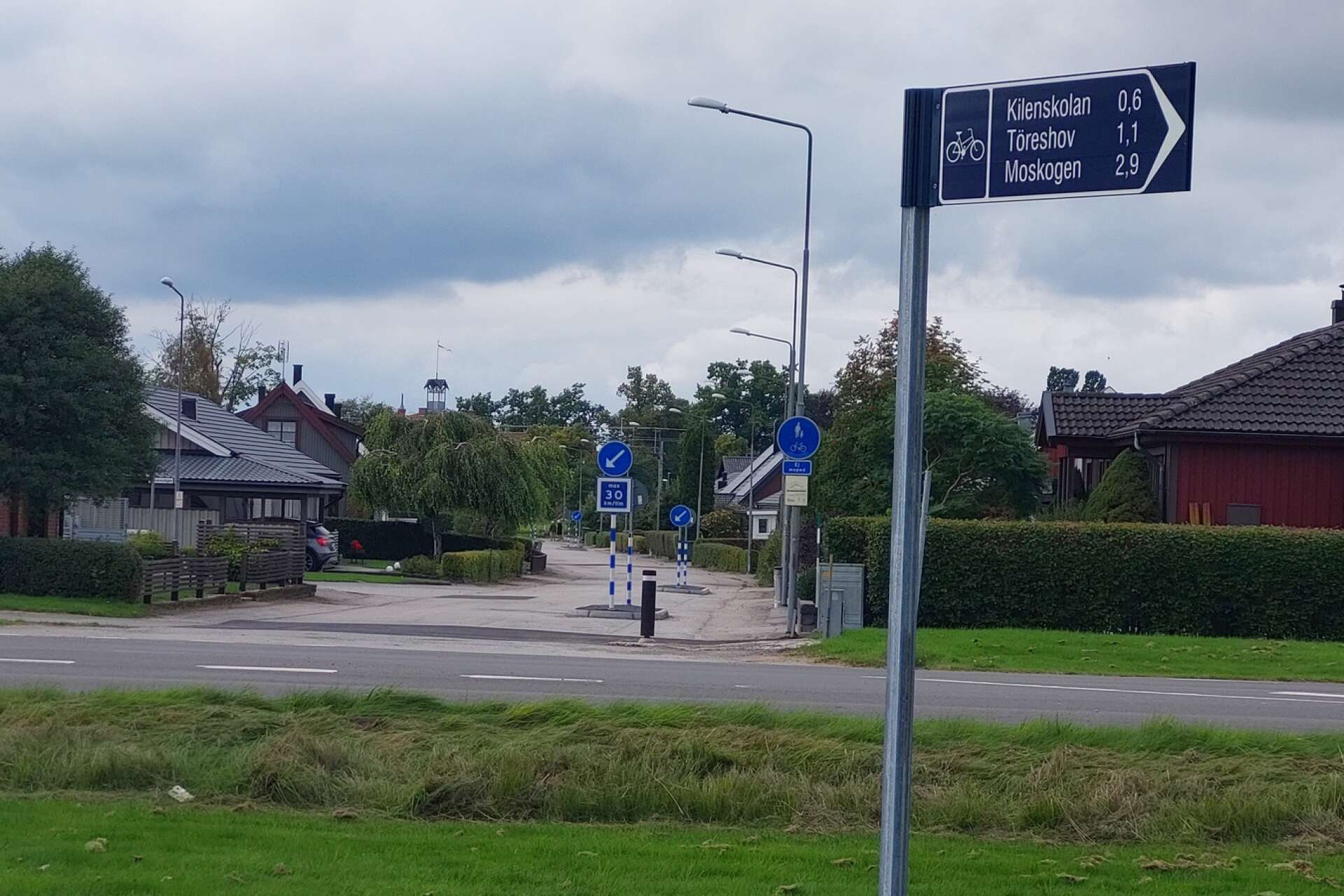 Skepparevägen har fått refuger och är nu en cykelväg som ansluter till cykelvägen på andra sidan Sötåsenvägen.