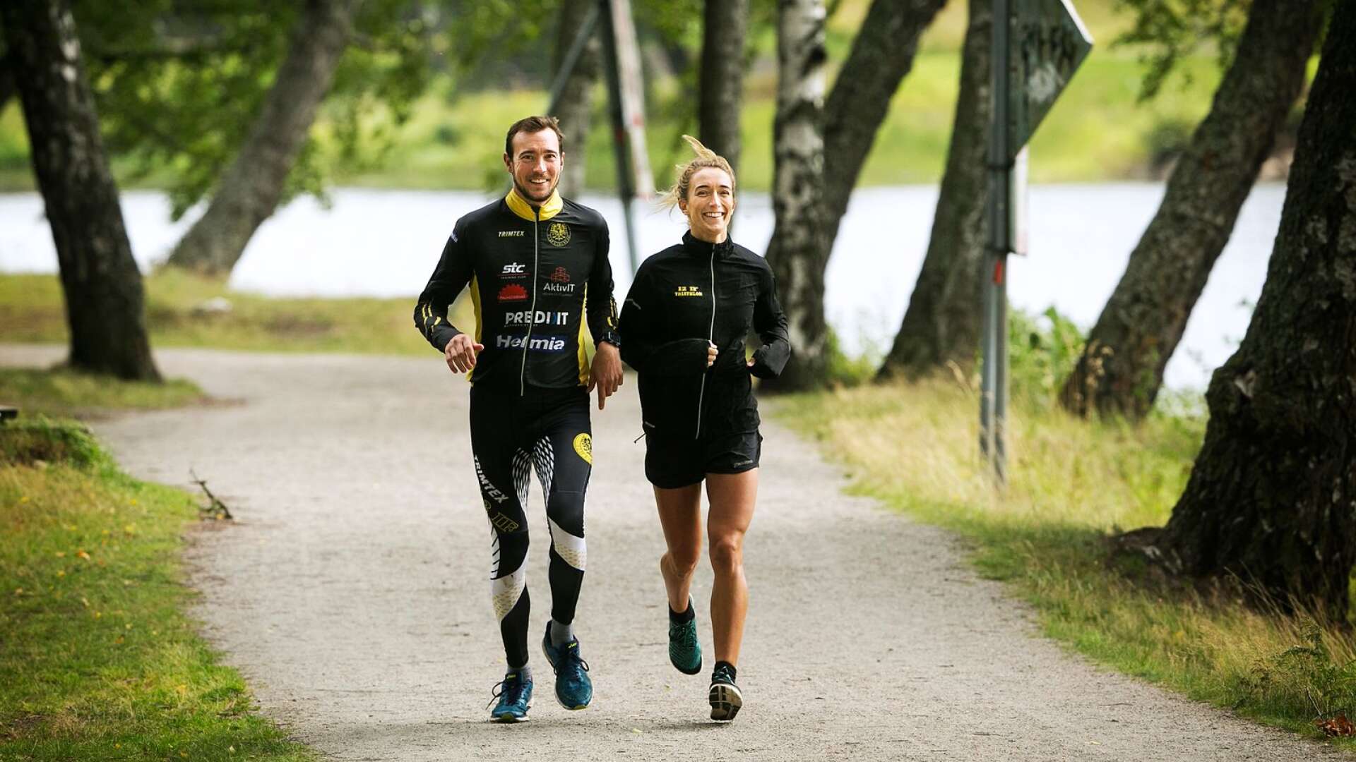 Klubbkamraterna Ebba Sigfridsson och Jonas Harjula tar ibland en löprunda tillsammans, som här på Gubbholmen i Karlstad. 