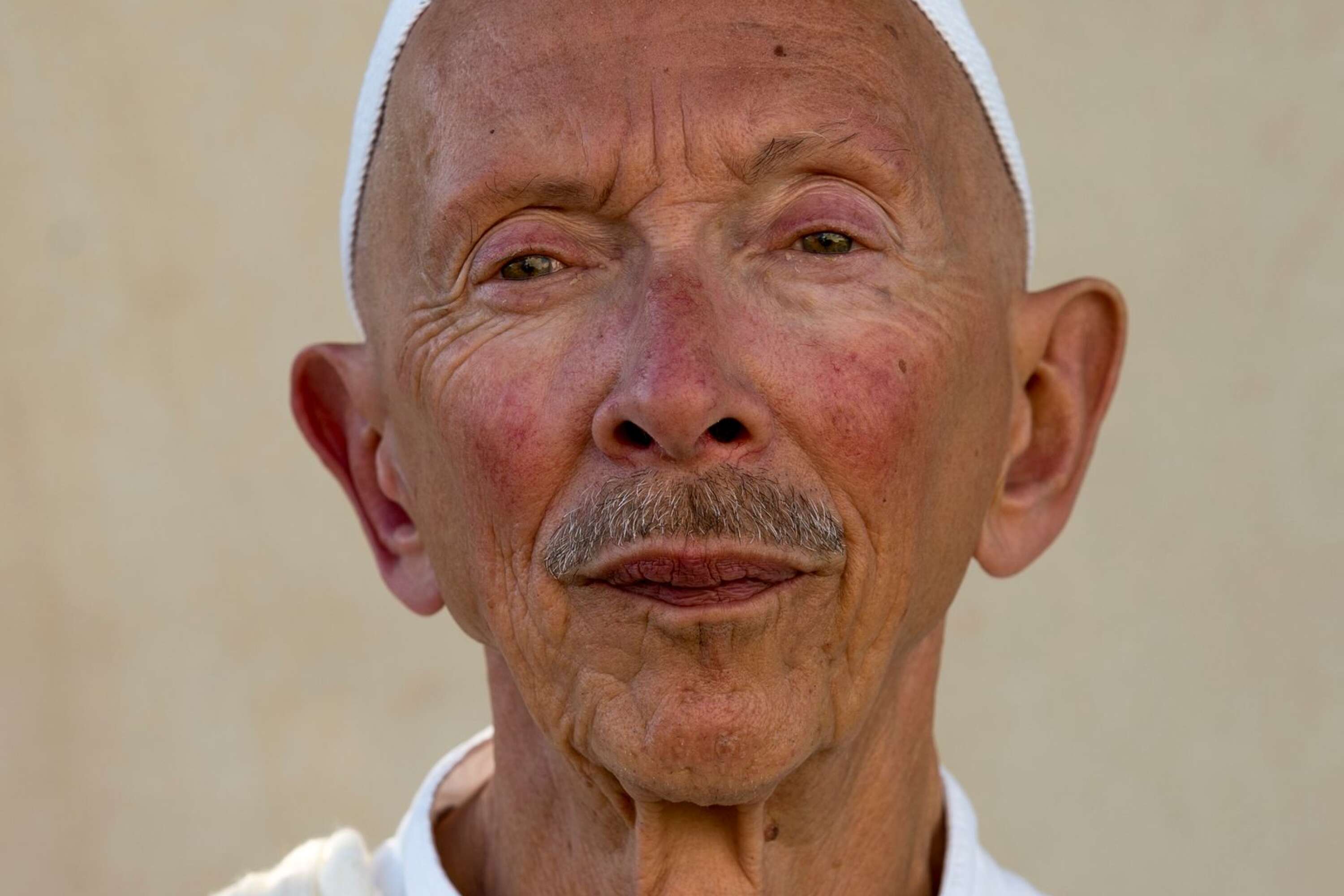 Så här ser Leif ut idag. Han bor i Marocko, en kilometer från Medelhavet, är pensionär - och muslim.