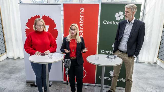 Regionråden Elisabeth Björk (V), Åsa Johansson (S) och Erik Evestam (C).