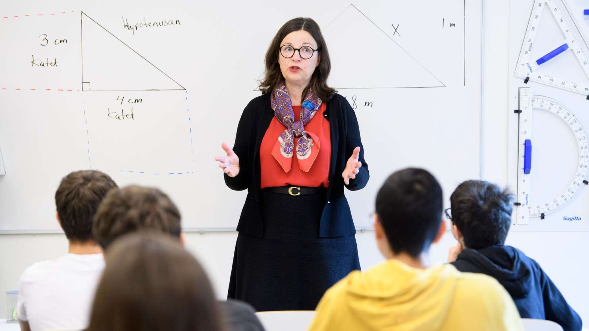 Den 10 september annonserade utbildningsminister Anna Ekström (S) att regeringen tänker lägga fram för riksdagen ett förslag om att yrkesprogram ska ge högskolebehörighet, skriver Inger Enkvist.