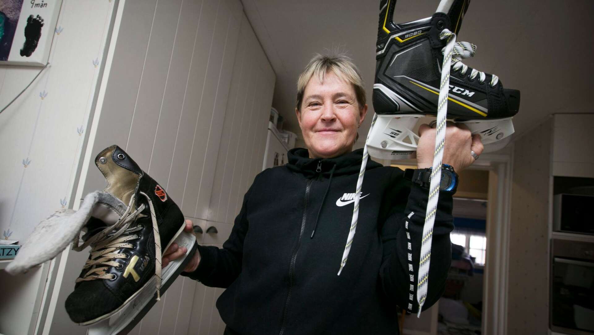 Pia Sterner, pionjär inom idrott, anmäler Svenska ishockeyförbundet till DO.