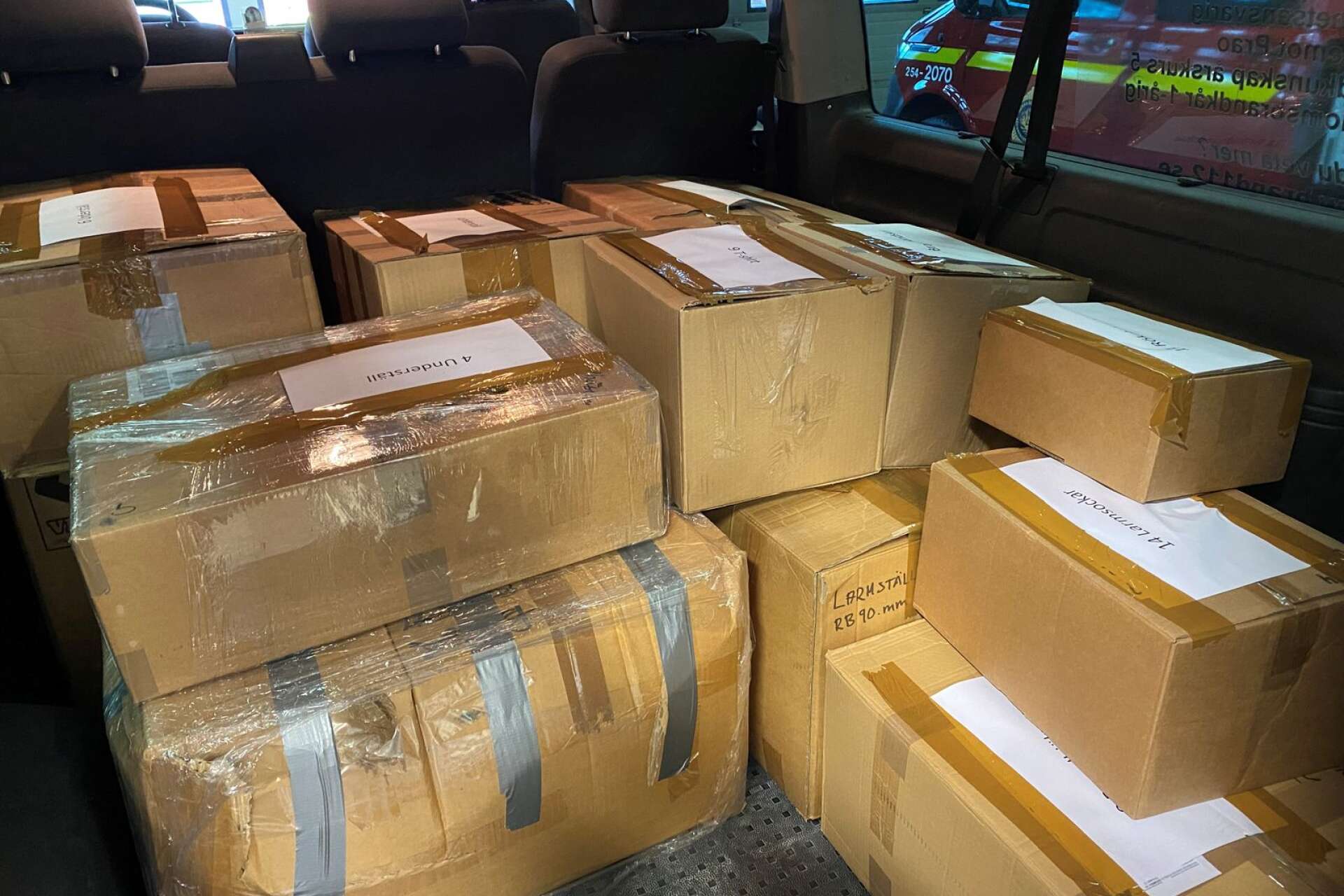 I måndags levererades utrustningen till en biståndshubb i Polen.