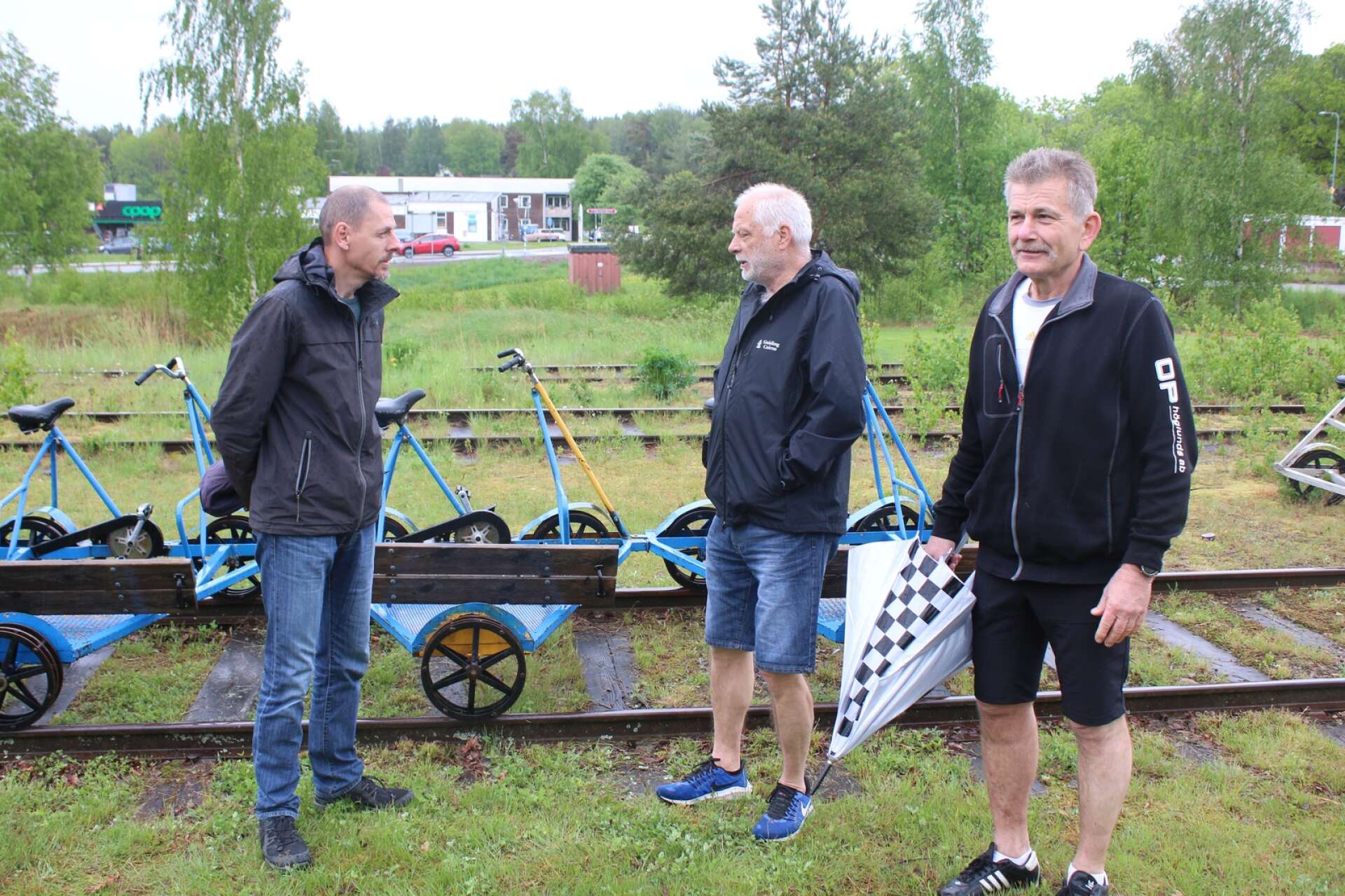 Christer Falk, Kenneth Engström och Anders Hammarström besökte järnvägsområdet.
