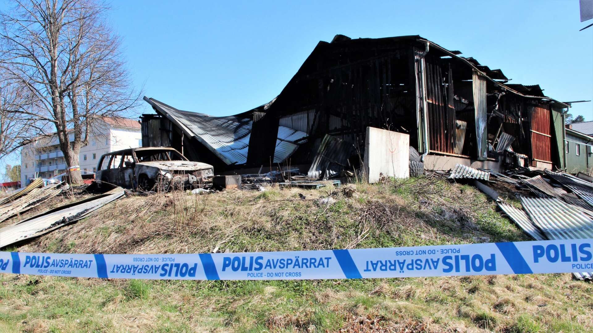 Lokaler som tillhör Degerfors värme och foder AB skadades svårt i branden, som startade i en husvagn. Arkivbild.