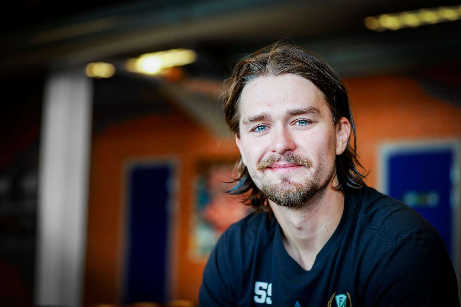 Linus Johansson,  lagkapten i Färjestad, tror att Sverige får fira VM-guld senare i sommar.