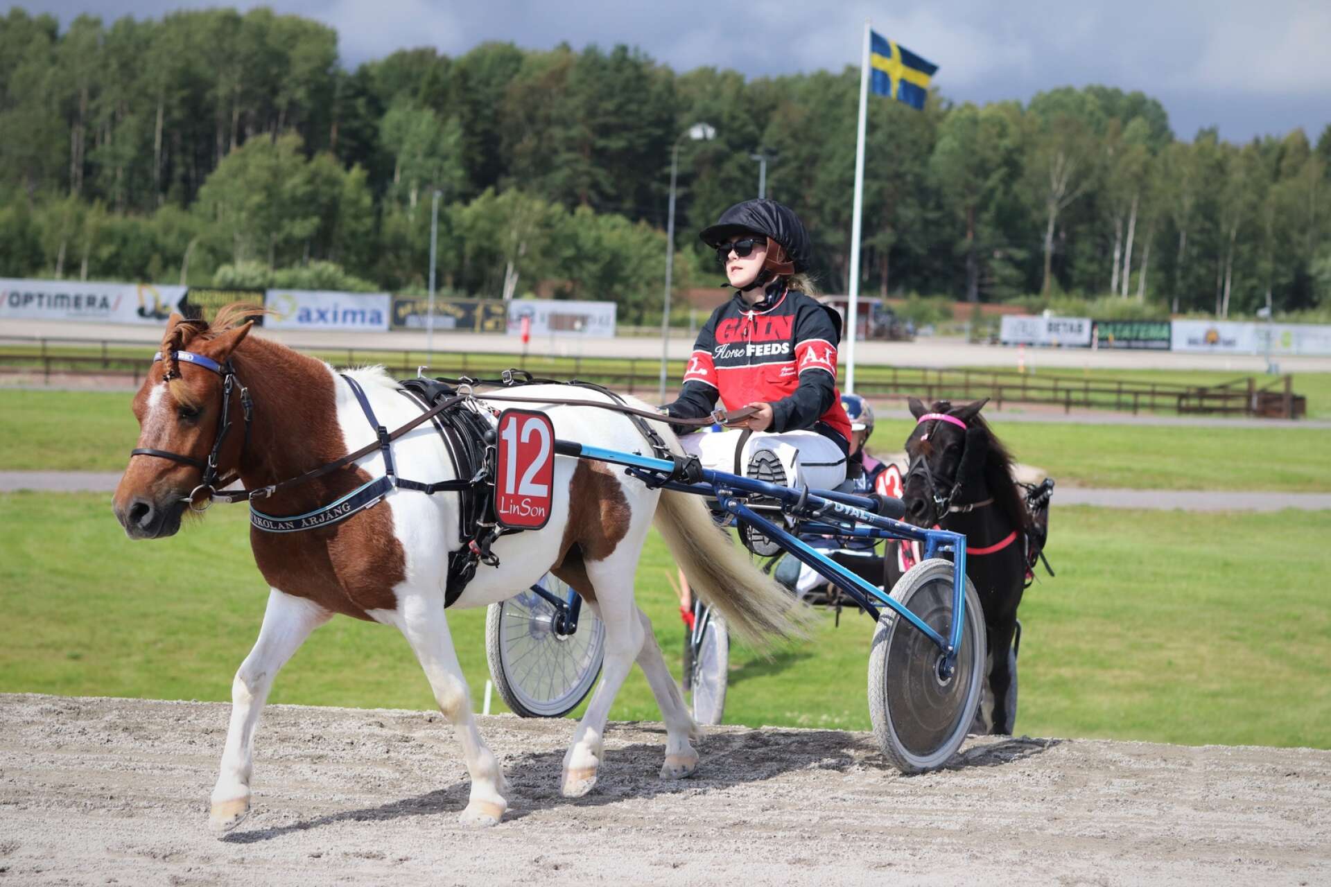 Amelia Lindh och Hagstrands Mio från Årjänstravet körde i lopp 3. 