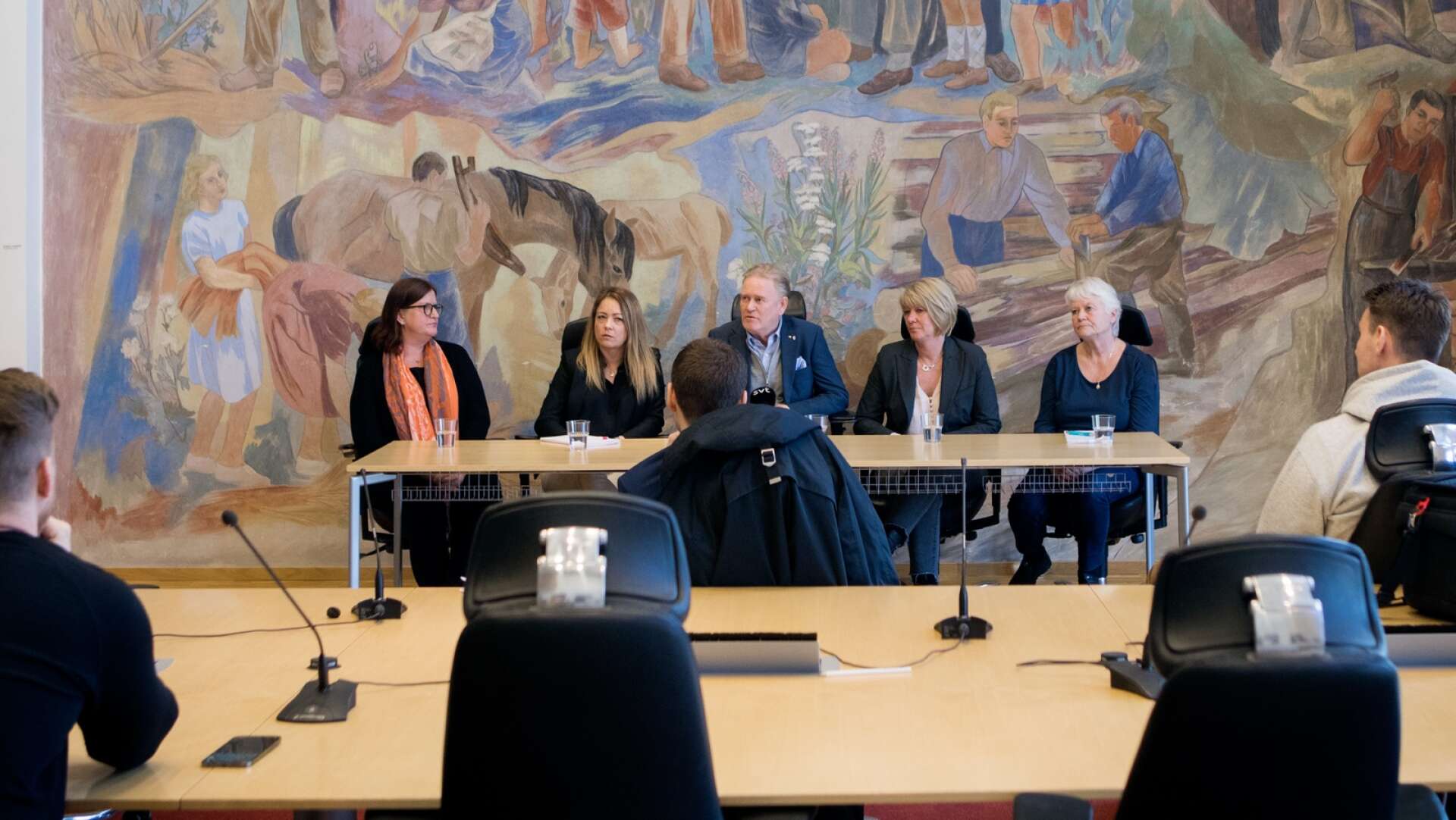 Karlskoga kommun höll presskonferens med anledning av att tre högt uppsatta tjänstemän avgått i april. Följetongen om den tafsande tjänstemannen har pågått under i princip hela 2022 och fortsättning lär följa...