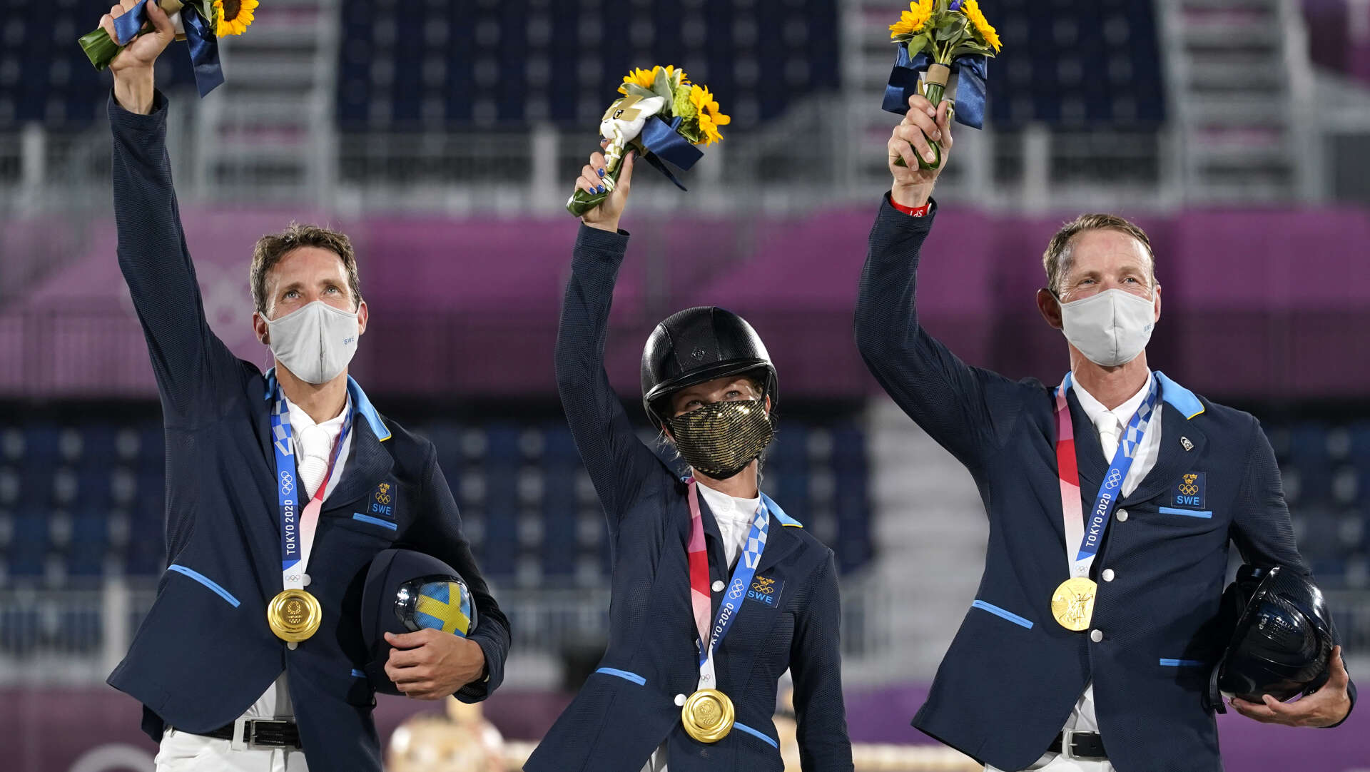 Henrik von Eckermann, Malin Baryard Johnsson och Peder Fredricson får årets Bragdguld för OS-segern i laghoppningen i Tokyo. Arkivbild.