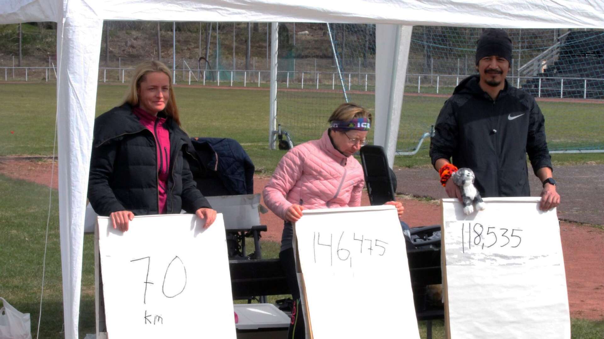 Tillsammans sprang Jenny-Ann Ehrling, Lisa Amundsson och Henrik Nyström över 33 mil.