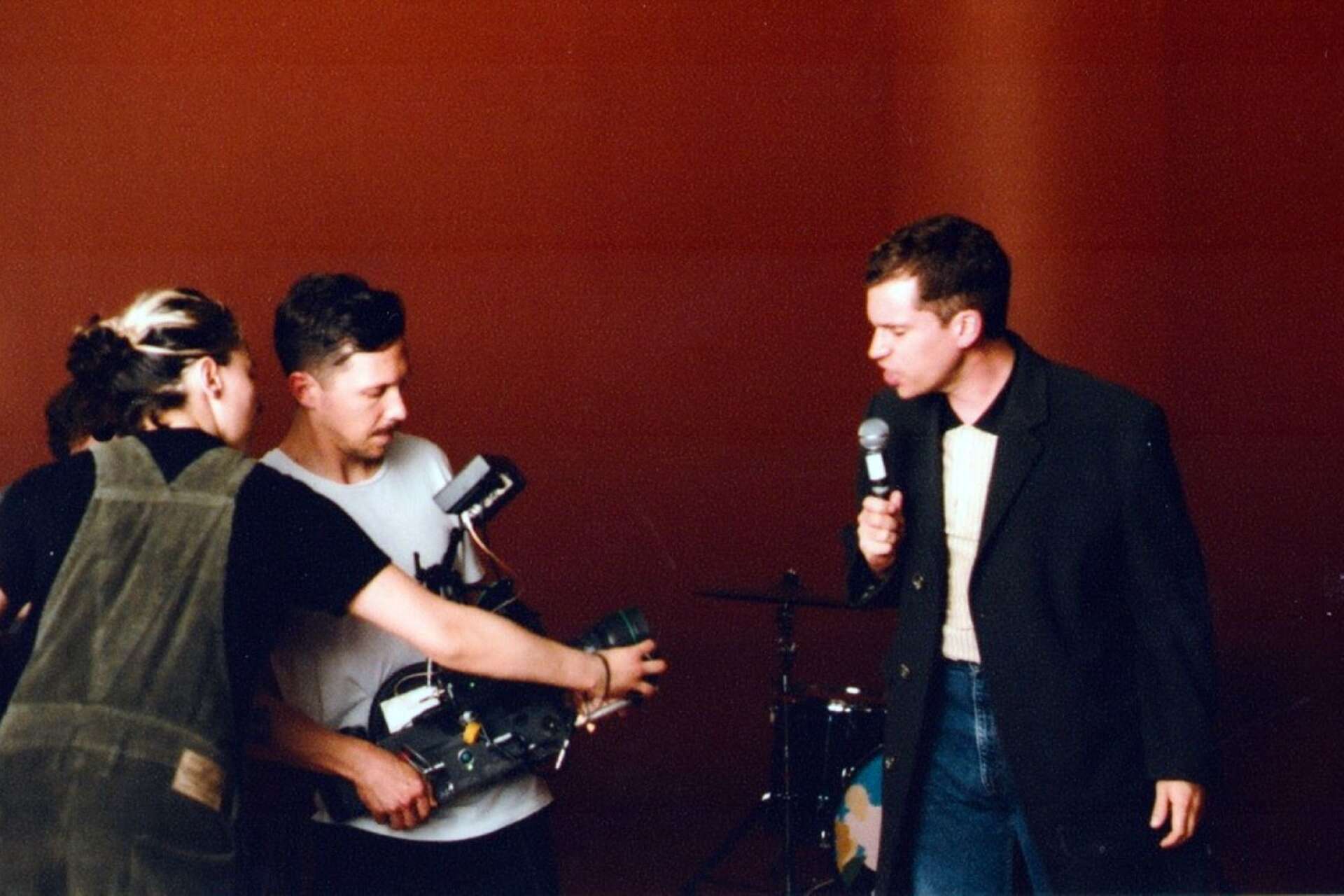 Claes Nordwall, i mitten, under en musikvideoinspelning.