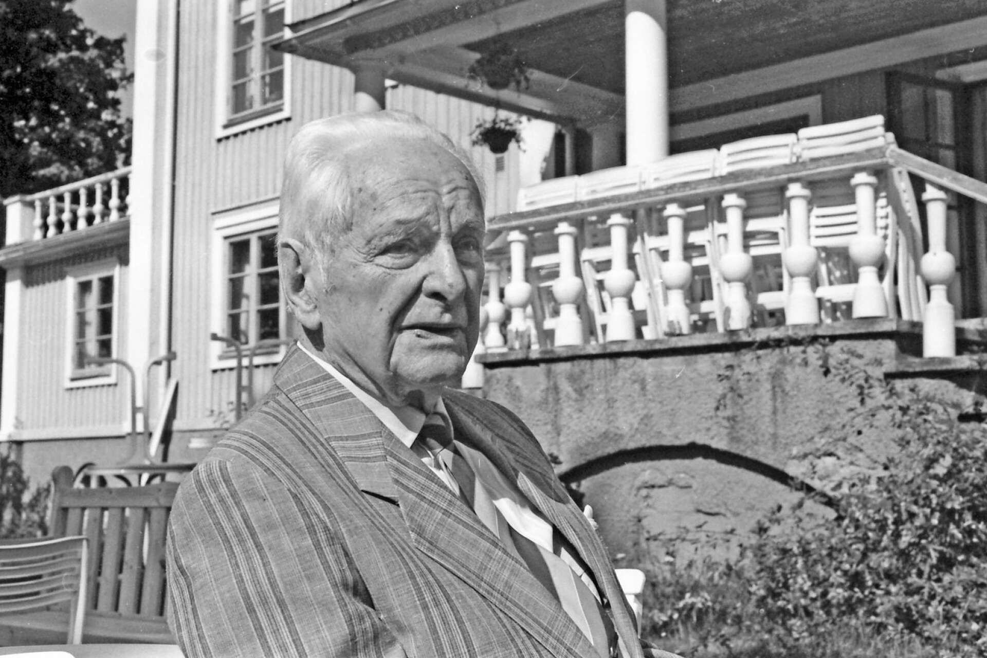 När Karl Sjödahl föddes 1904 var hans far August Sjödahl delägare i Sund. 89 år senare kom Karl Sjödahl på besök på gården. Det var ett år efter att Matkultur hade köpt herrgården. Karl Sjödahl avled 1998. 