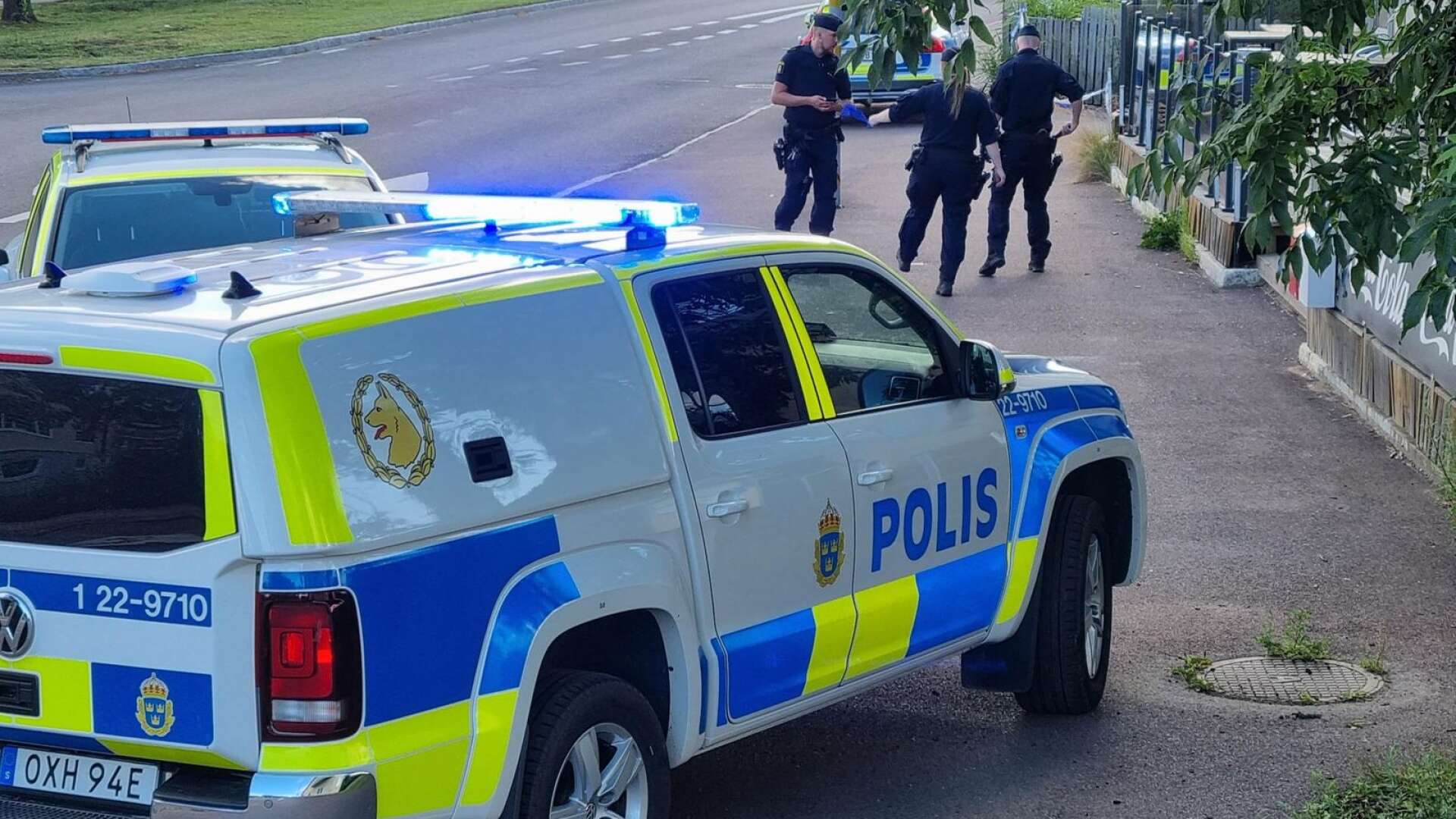En man har blivit knivskuren utomhus på Strand i Karlstad.